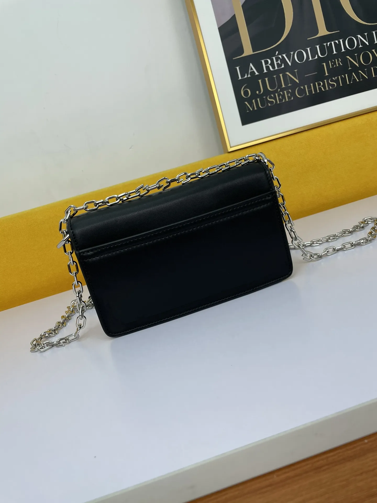 GIVENCHY ジバンシィ ブラック 小型ショルダーバッグ - 画像 (4)