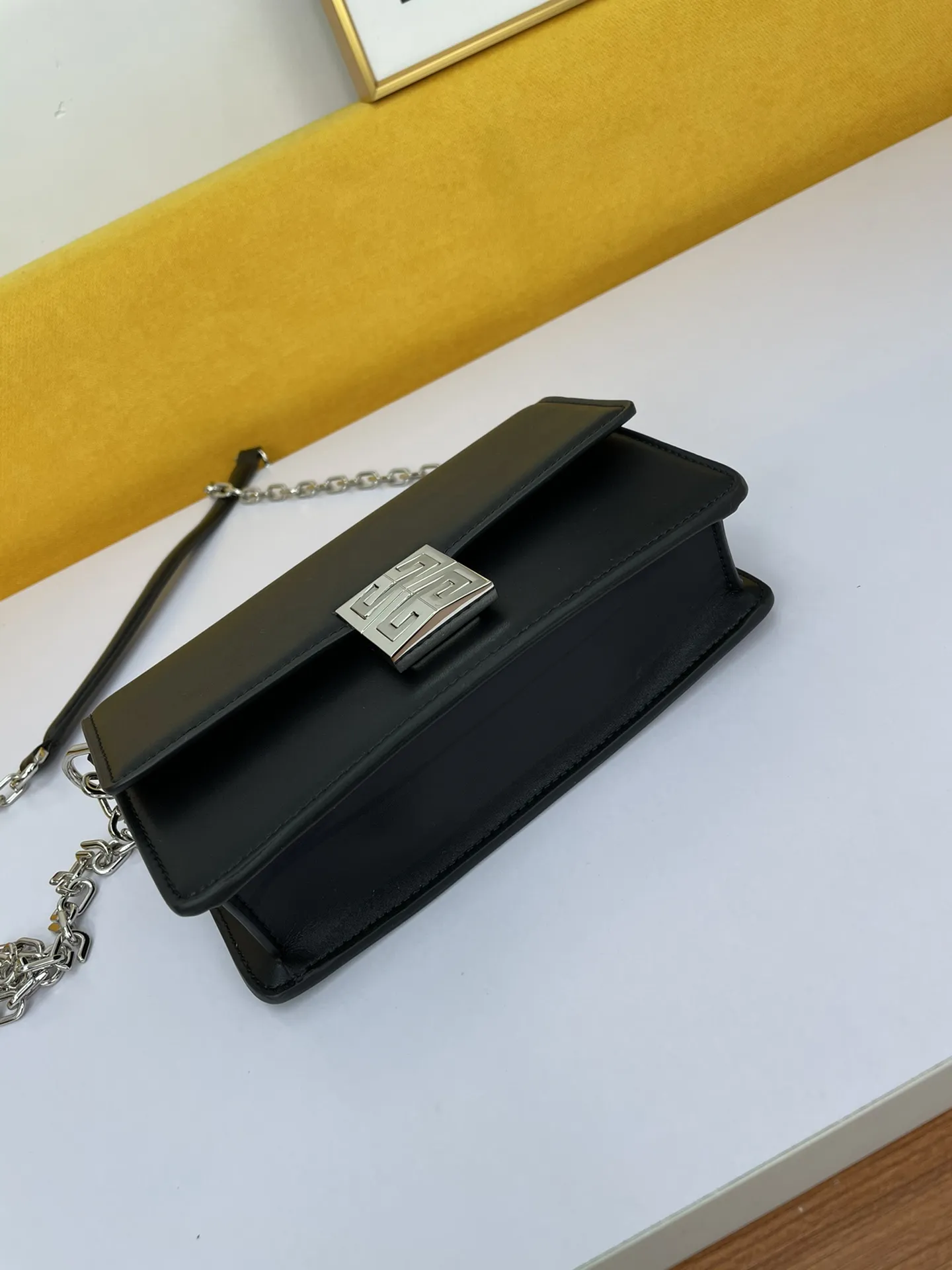 GIVENCHY ジバンシィ ブラック 小型ショルダーバッグ - 画像 (6)