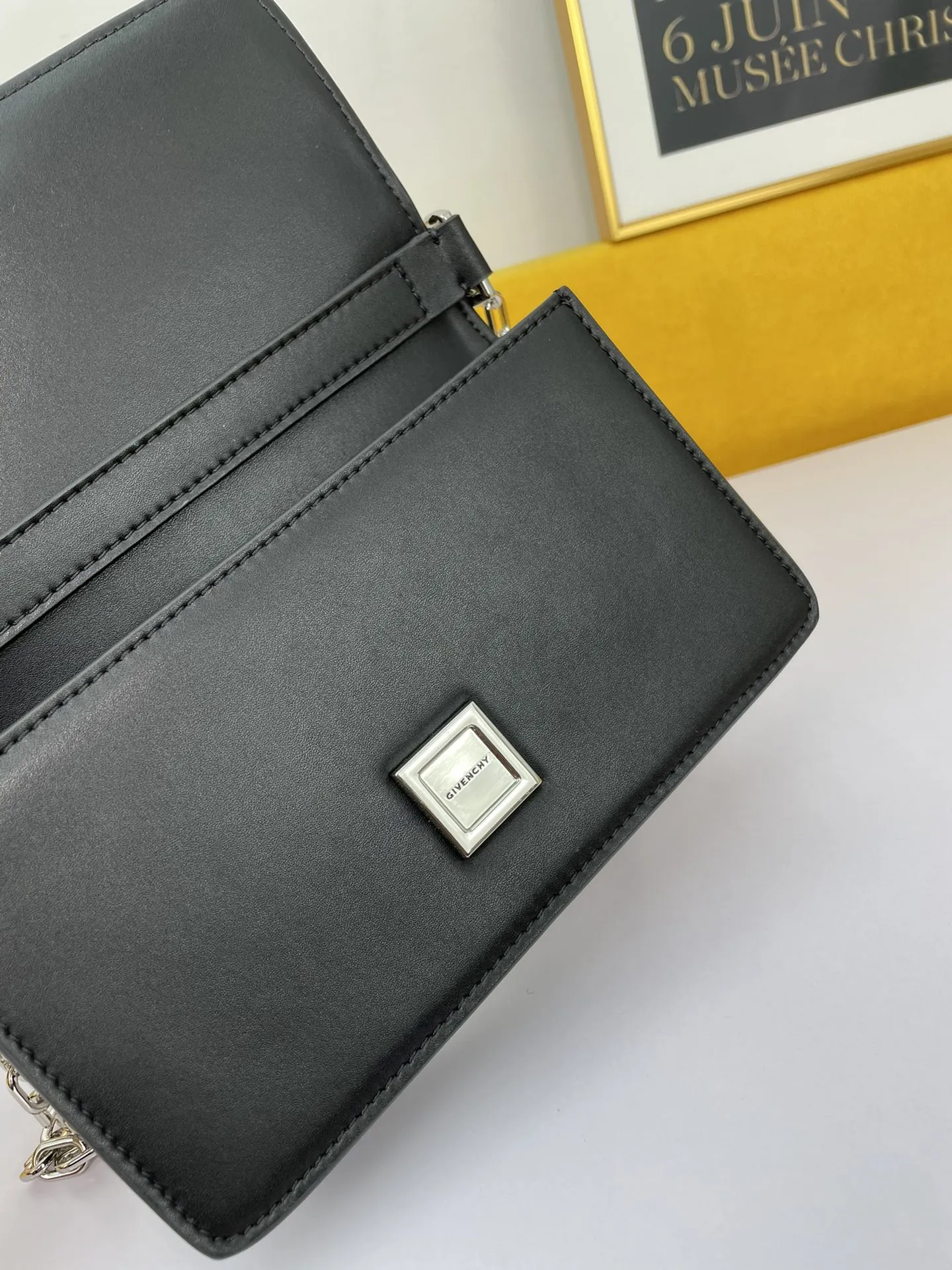 GIVENCHY ジバンシィ ブラック 小型ショルダーバッグ - 画像 (9)