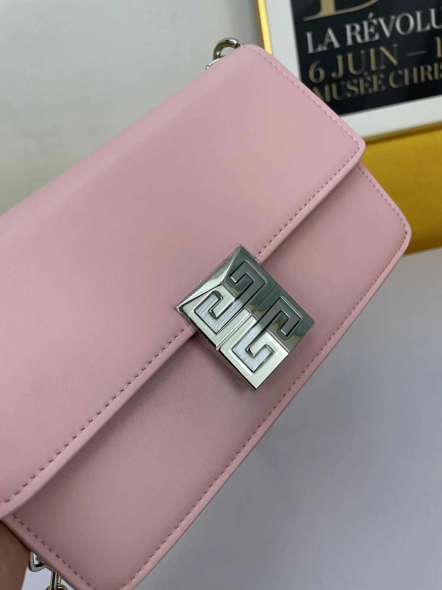 GIVENCHY ジバンシィ ピンク 小型 ショルダーバッグ - 画像 (5)