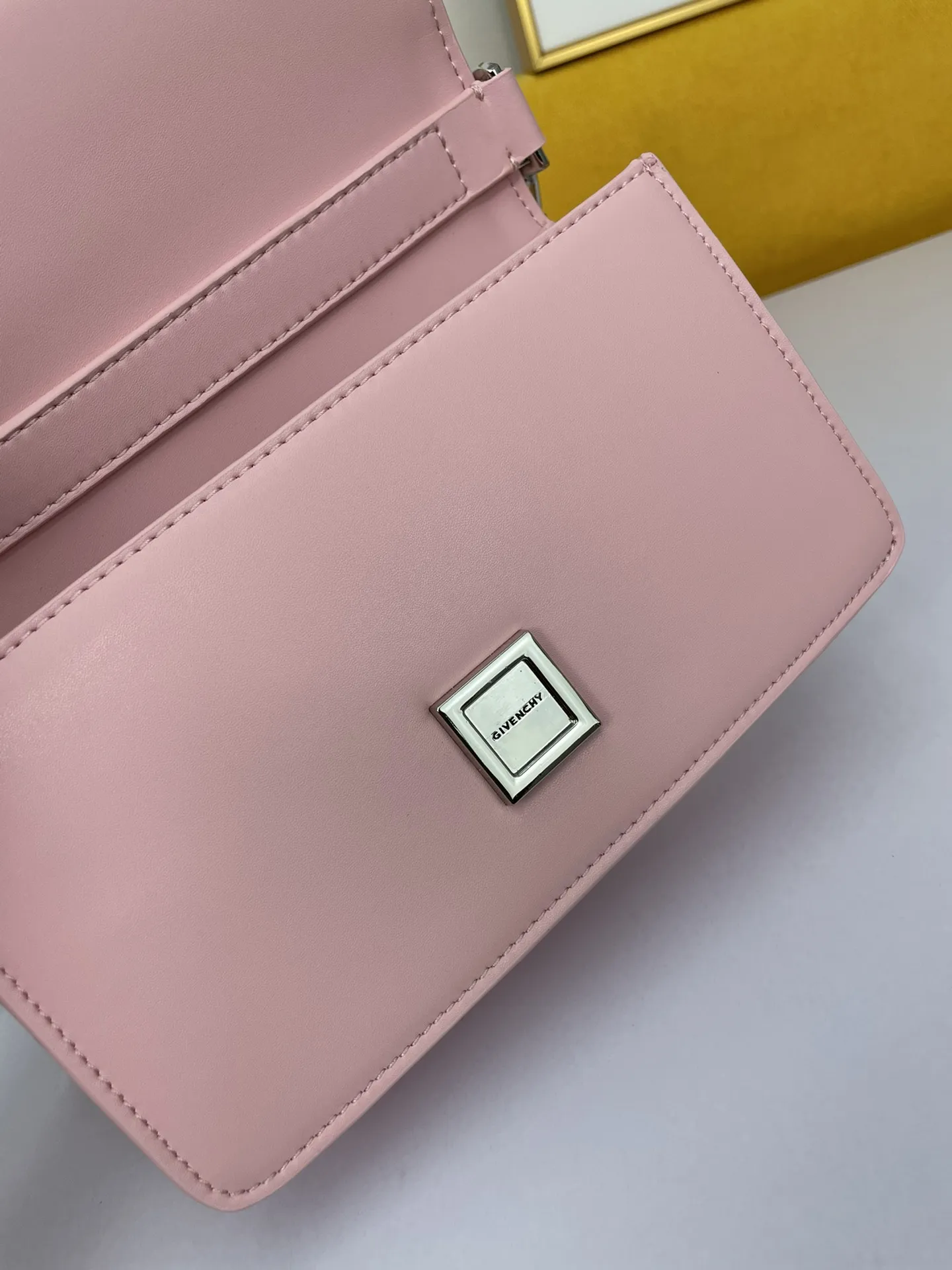 GIVENCHY ジバンシィ ピンク 小型 ショルダーバッグ - 画像 (7)