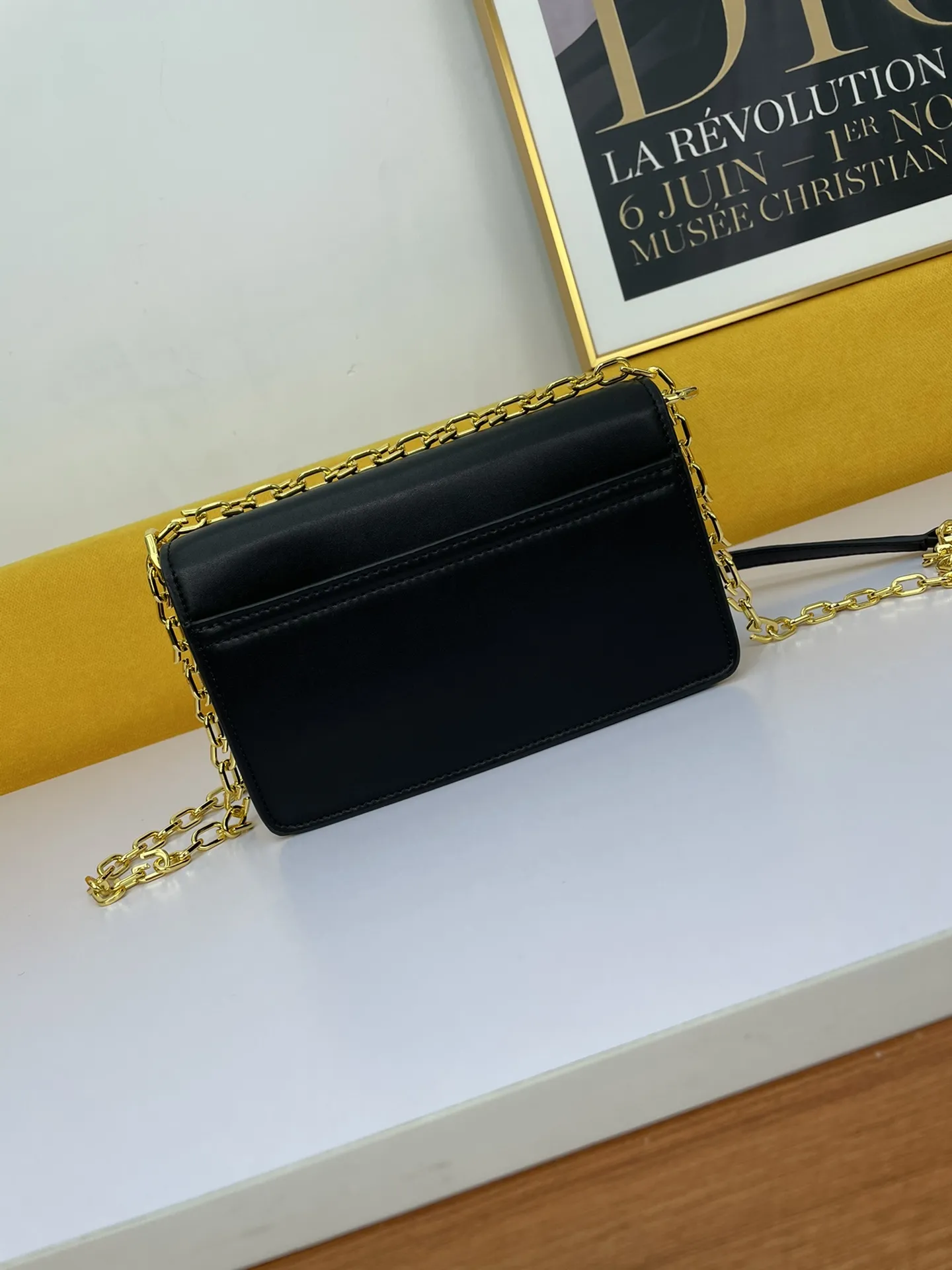 GIVENCHY ジバンシィ ブラック 小型チェーンバッグ - 画像 (4)