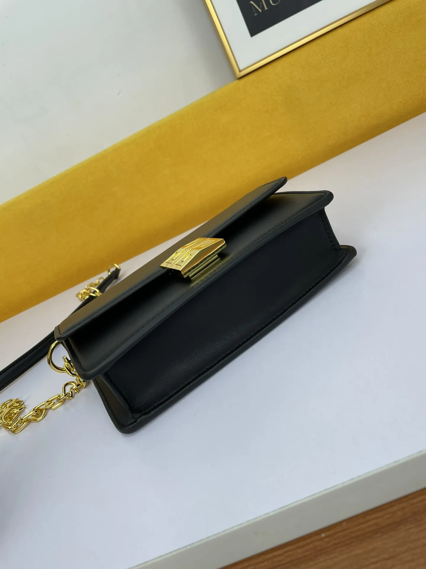 GIVENCHY ジバンシィ ブラック 小型チェーンバッグ - 画像 (6)