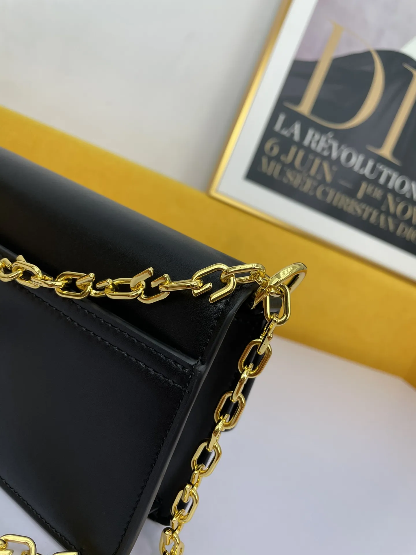 GIVENCHY ジバンシィ ブラック 小型チェーンバッグ - 画像 (7)