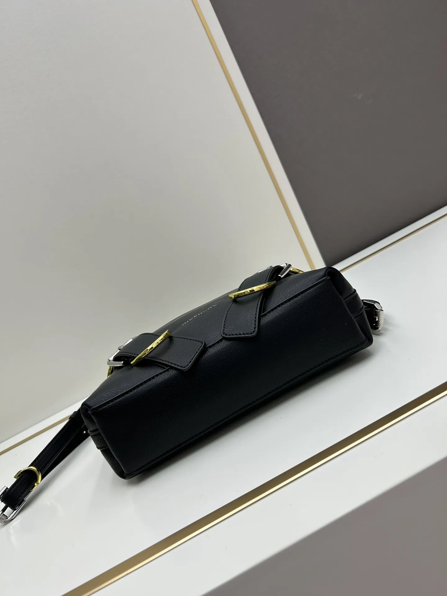 Givenchy ブラック Voyou 斜め掛けバッグ - 画像 (7)