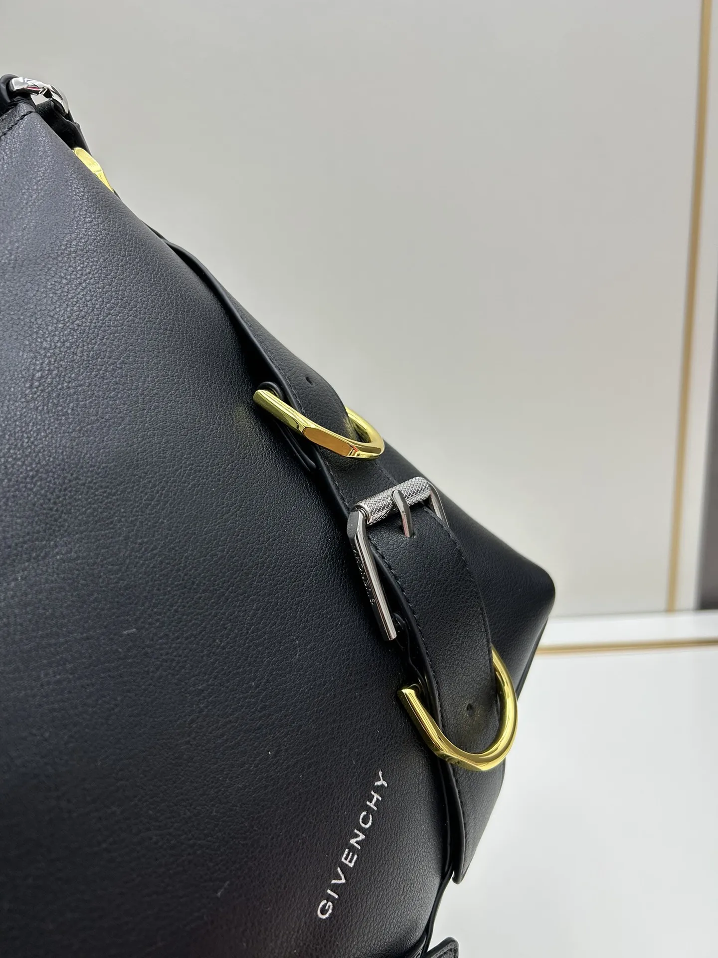 Givenchy ブラック Voyou 斜め掛けバッグ - 画像 (8)