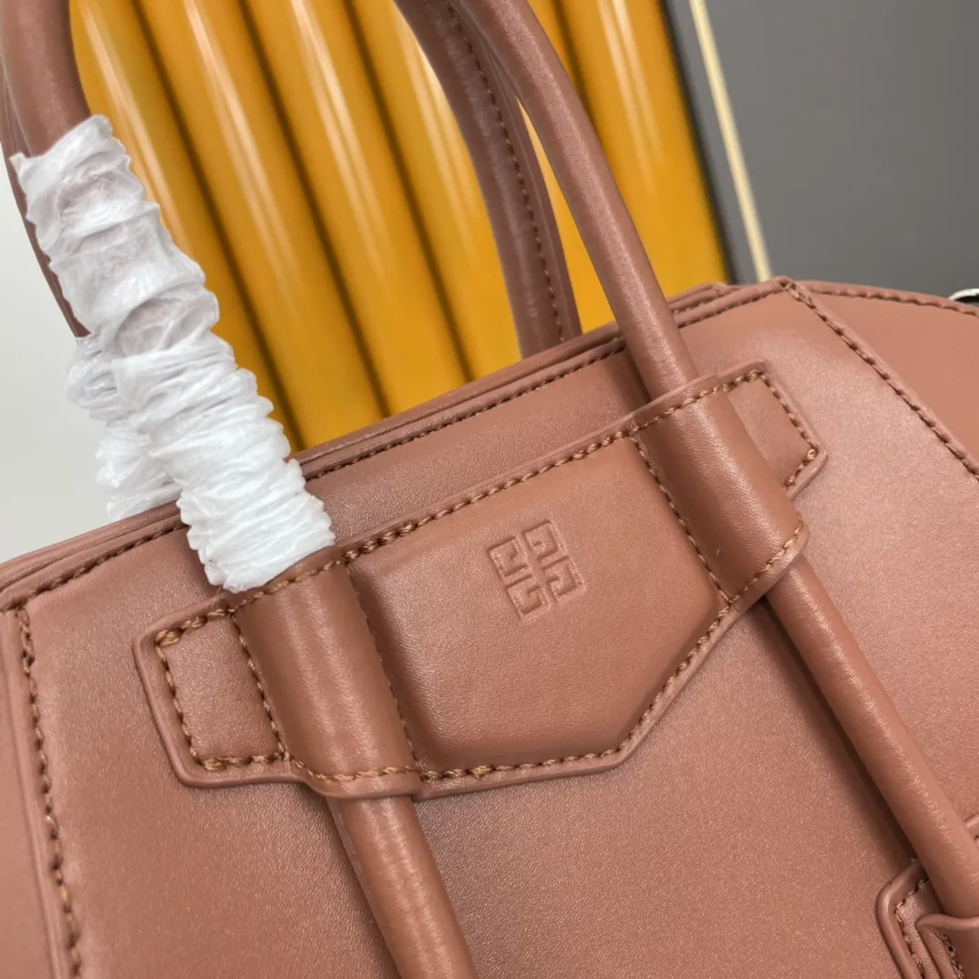 GIVENCHY 紀梵希 MINI ANTIGONA 茶色のハンドバッグ - 画像 (8)