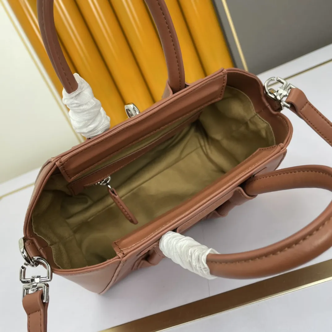 GIVENCHY 紀梵希 MINI ANTIGONA 茶色のハンドバッグ - 画像 (9)