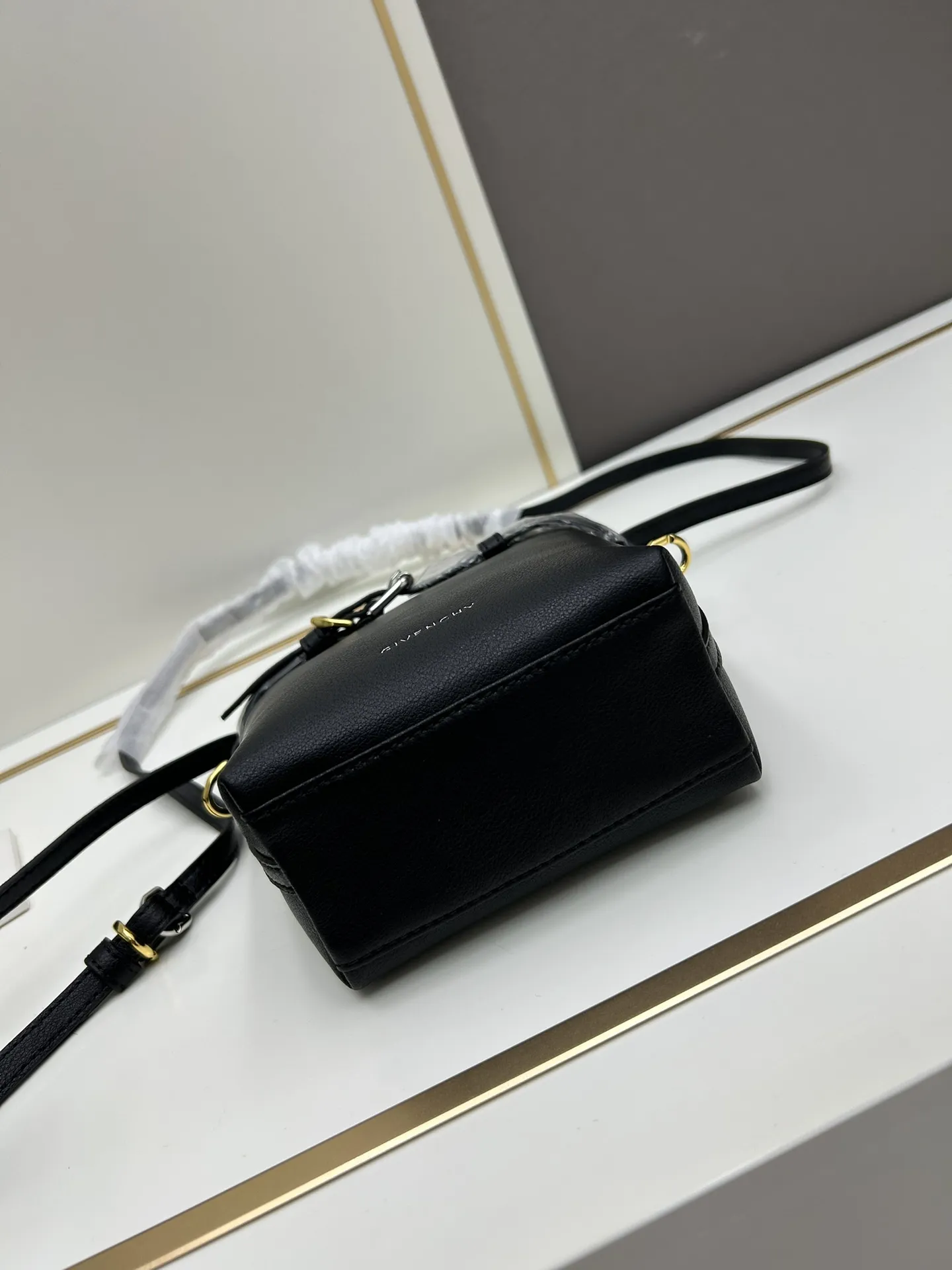 ジバンシィ2024新作黒色Voyouスマホバッグ - 画像 (6)