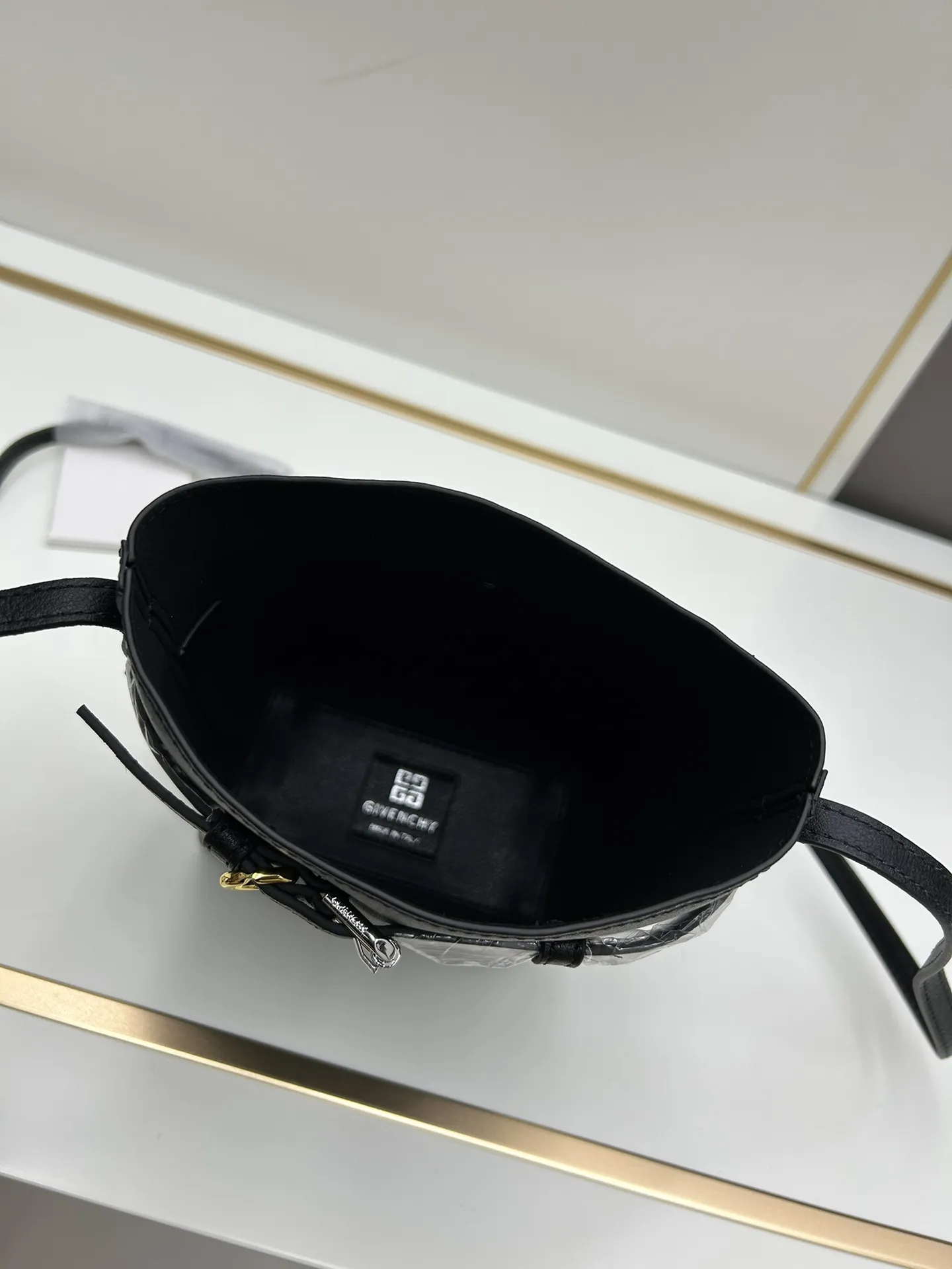 ジバンシィ2024新作黒色Voyouスマホバッグ - 画像 (8)