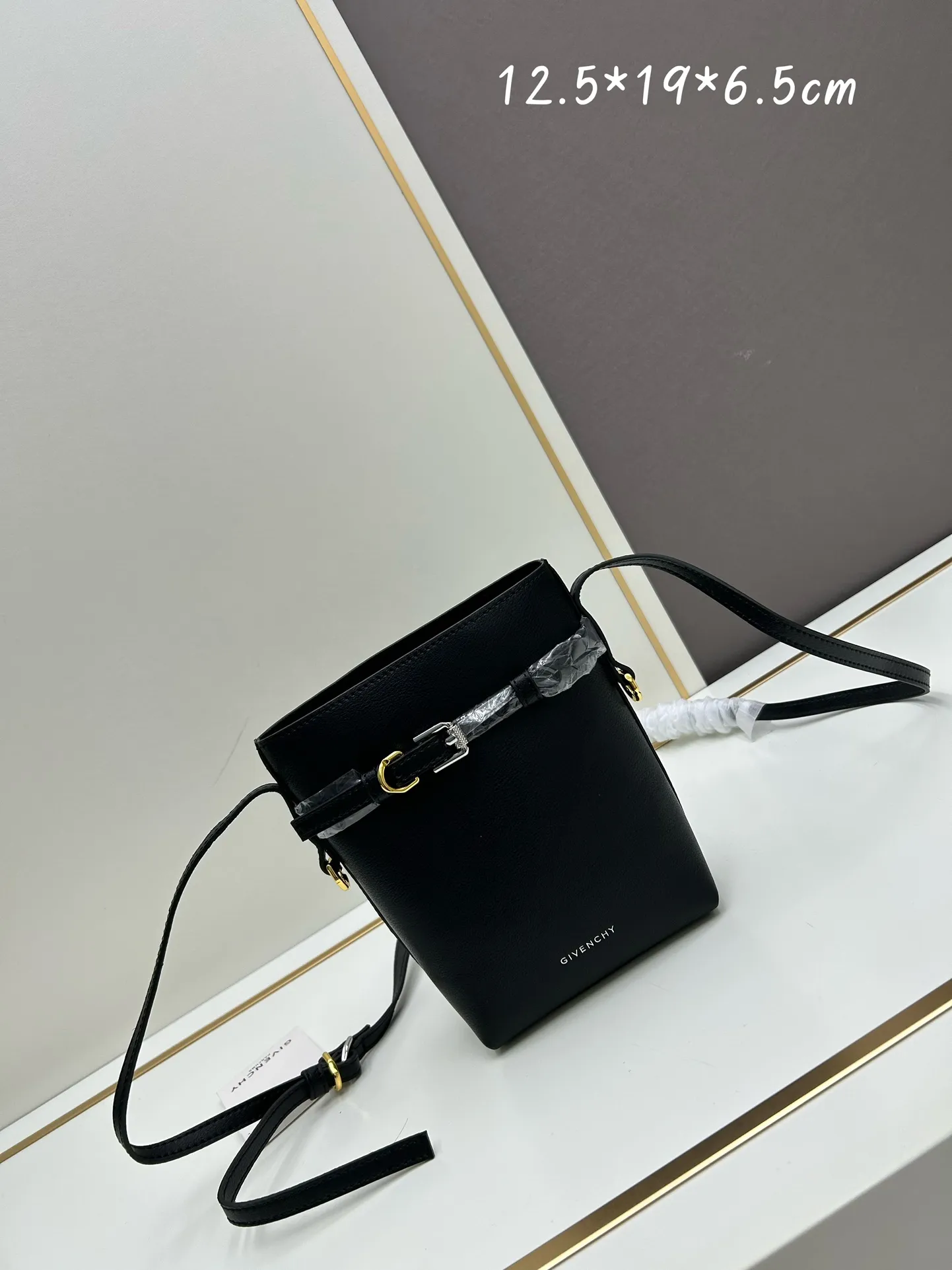 ジバンシィ2024新作黒色Voyouスマホバッグ