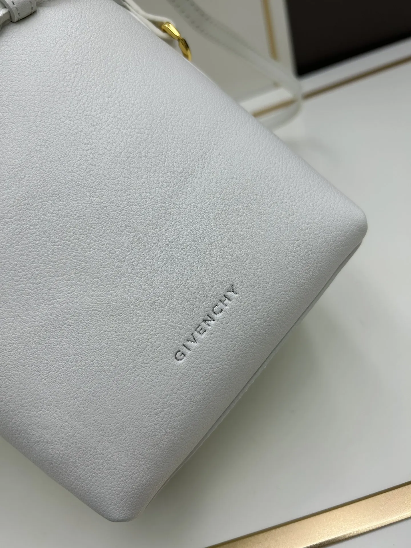 Givenchy 2024新作Voyouスマホバッグ 白色 轻度鞣制 - 画像 (7)