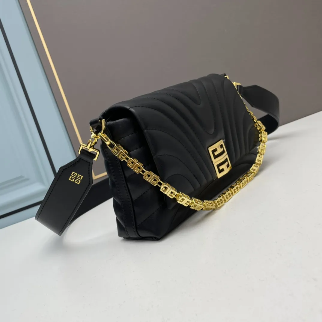 ジバンシィ 4G Soft 黒金 斜め掛けバッグ - 画像 (3)