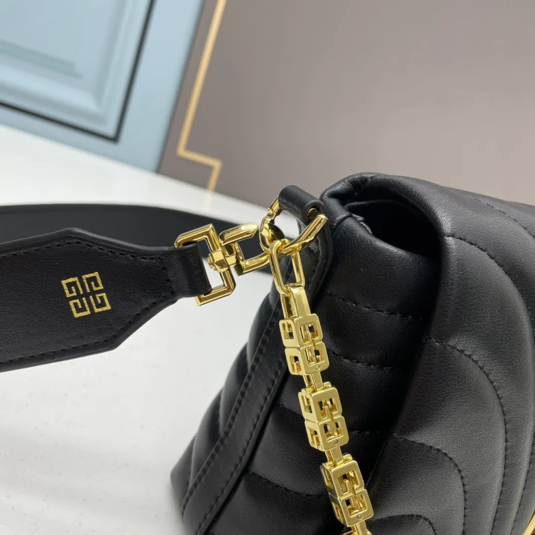 ジバンシィ 4G Soft 黒金 斜め掛けバッグ - 画像 (7)