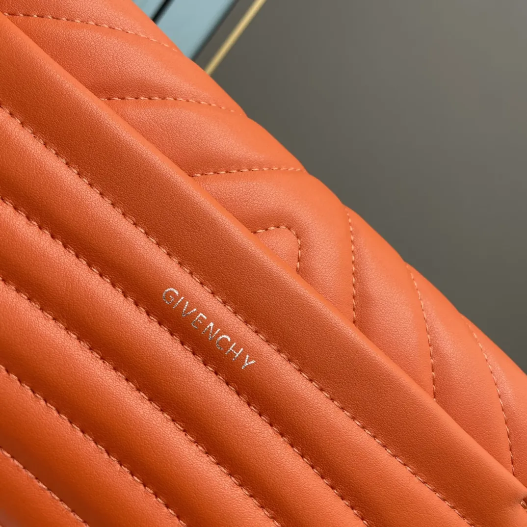GIVENCHY 4G Soft オレンジ 斜めがけバッグ - 画像 (7)