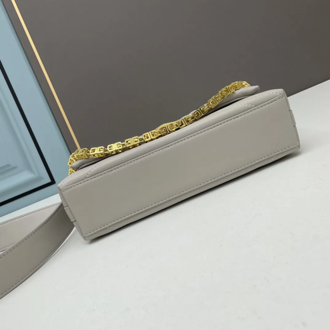 ジバンシィ 4G Soft 斜め掛けバッグ 黒金 - 画像 (5)