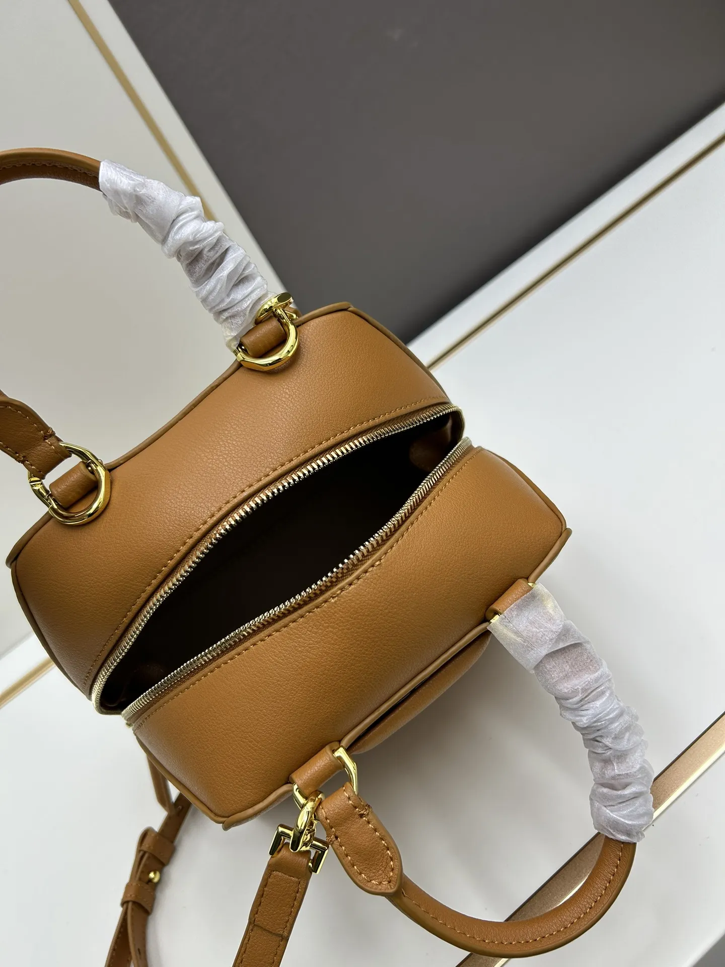 ジバンシィ アンティゴナキューブ タンカラーミディアムバッグ - 画像 (9)