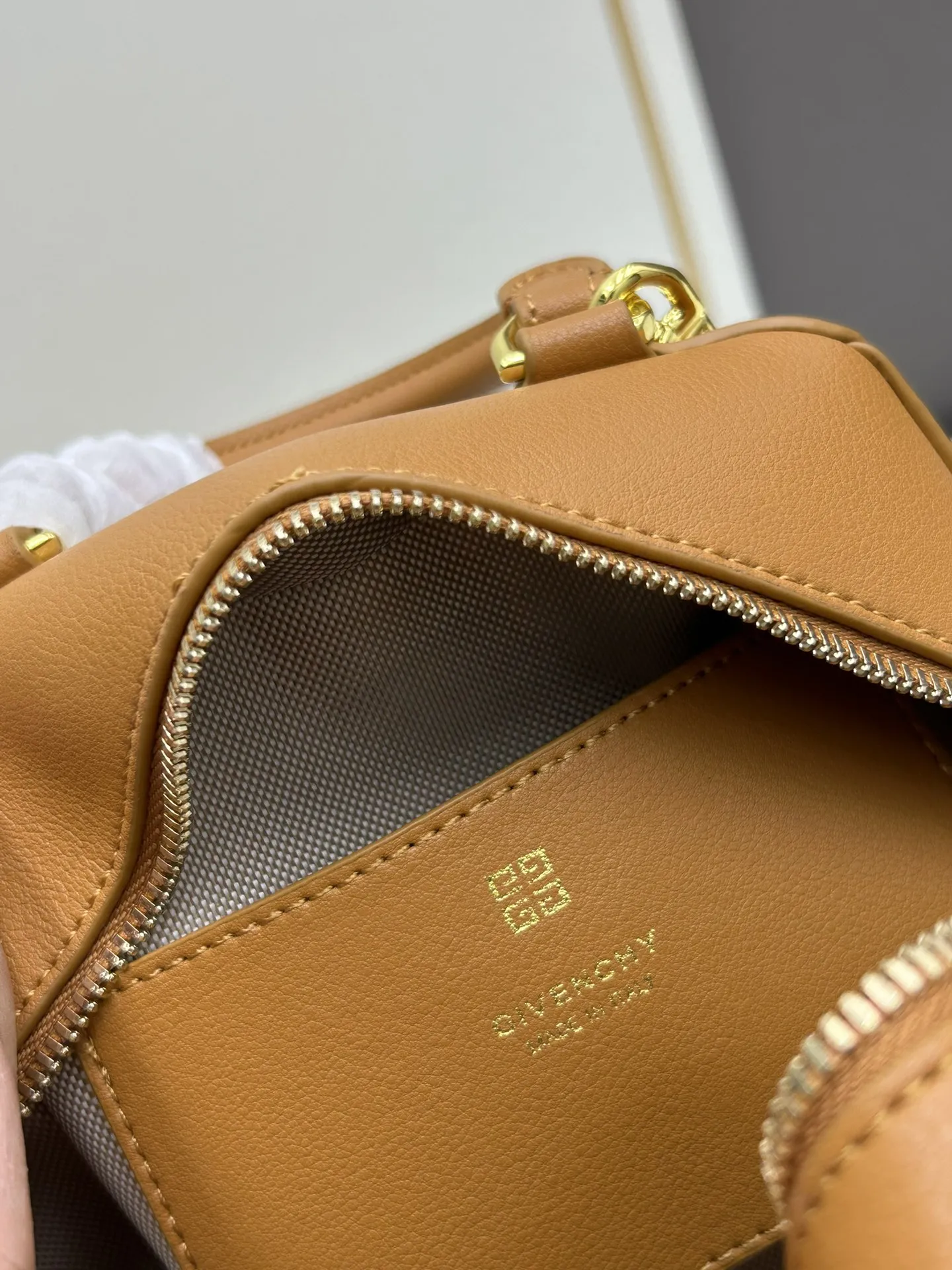 ジバンシィ アンティゴナキューブ タンカラーミディアムバッグ - 画像 (10)