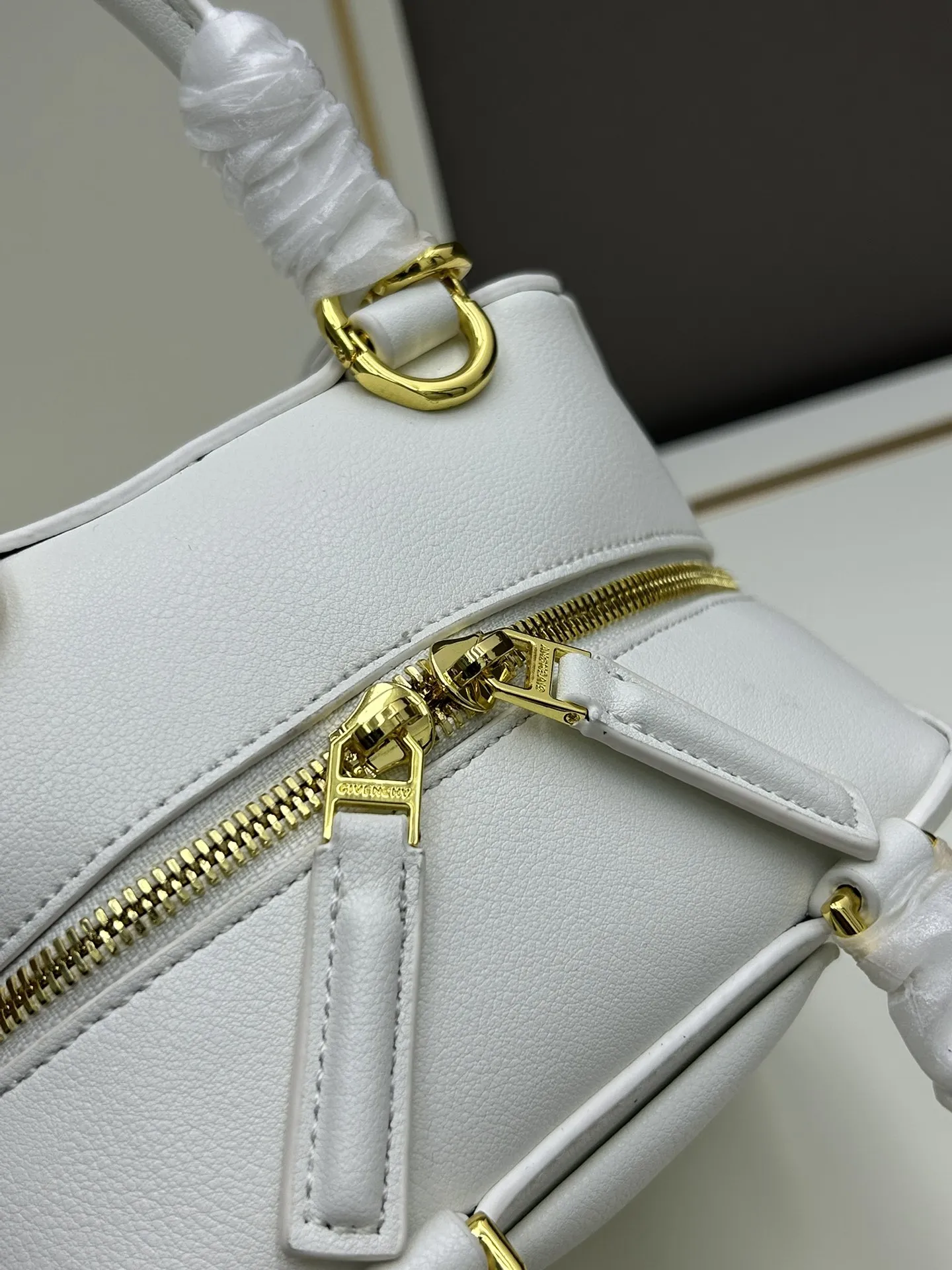 ジバンシィ 2024新作 白 Antigona Cube中号バッグ - 画像 (7)