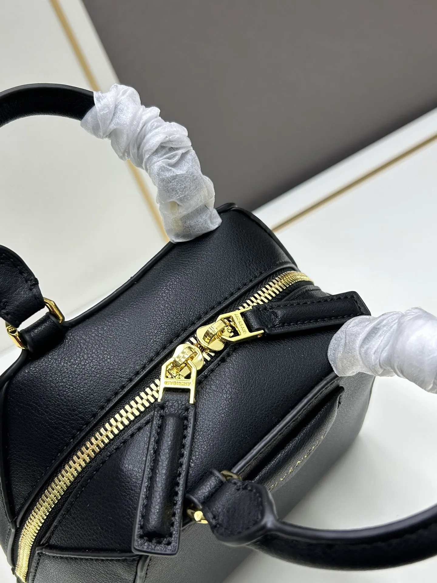 ジバンシィ 2024新作 ブラック 小型 Antigona Cubeバッグ - 画像 (6)