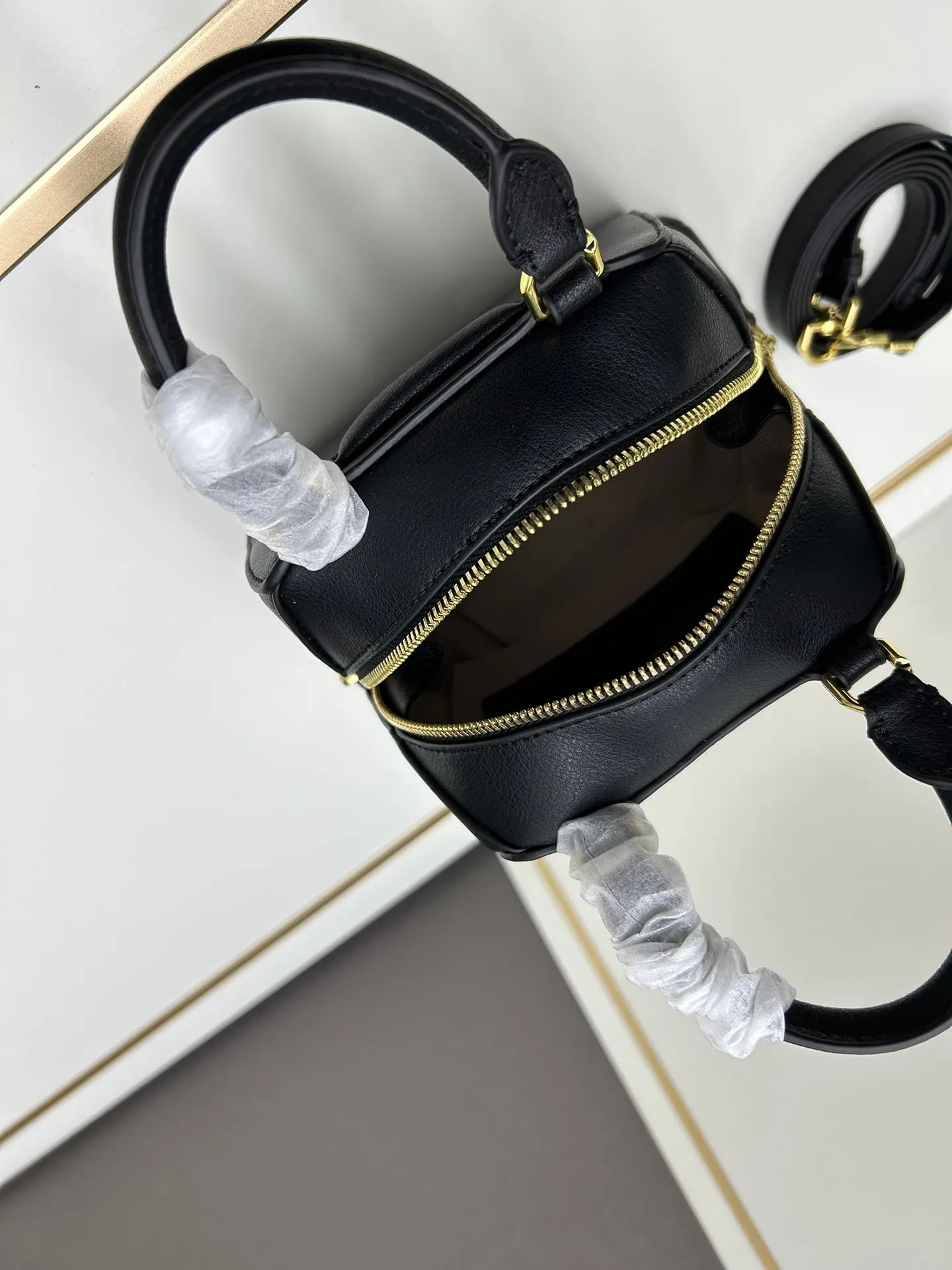 ジバンシィ 2024新作 ブラック 小型 Antigona Cubeバッグ - 画像 (8)