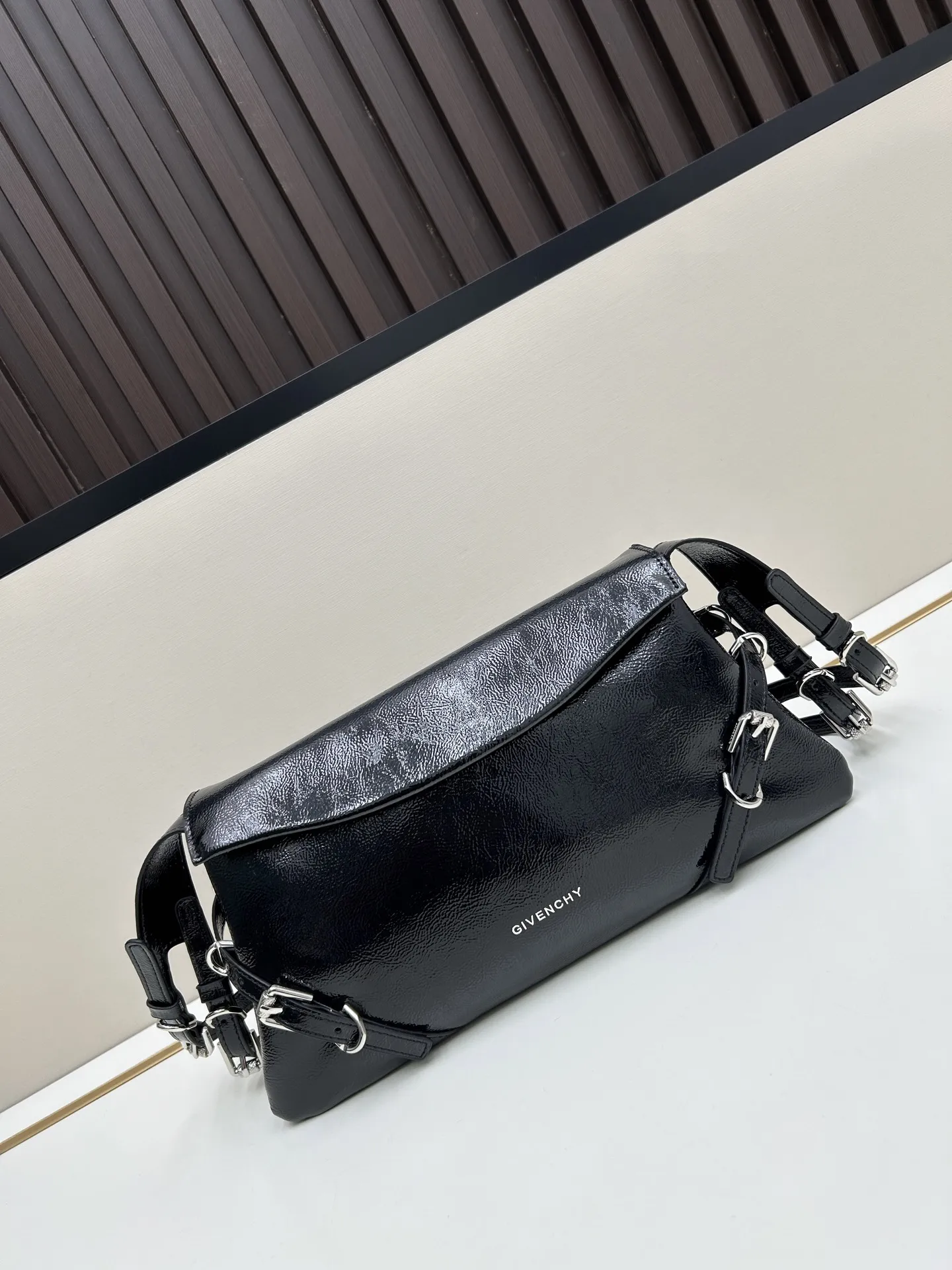 ジバンシィ ブラック ヴォユシリーズ ショルダーバッグ - 画像 (5)