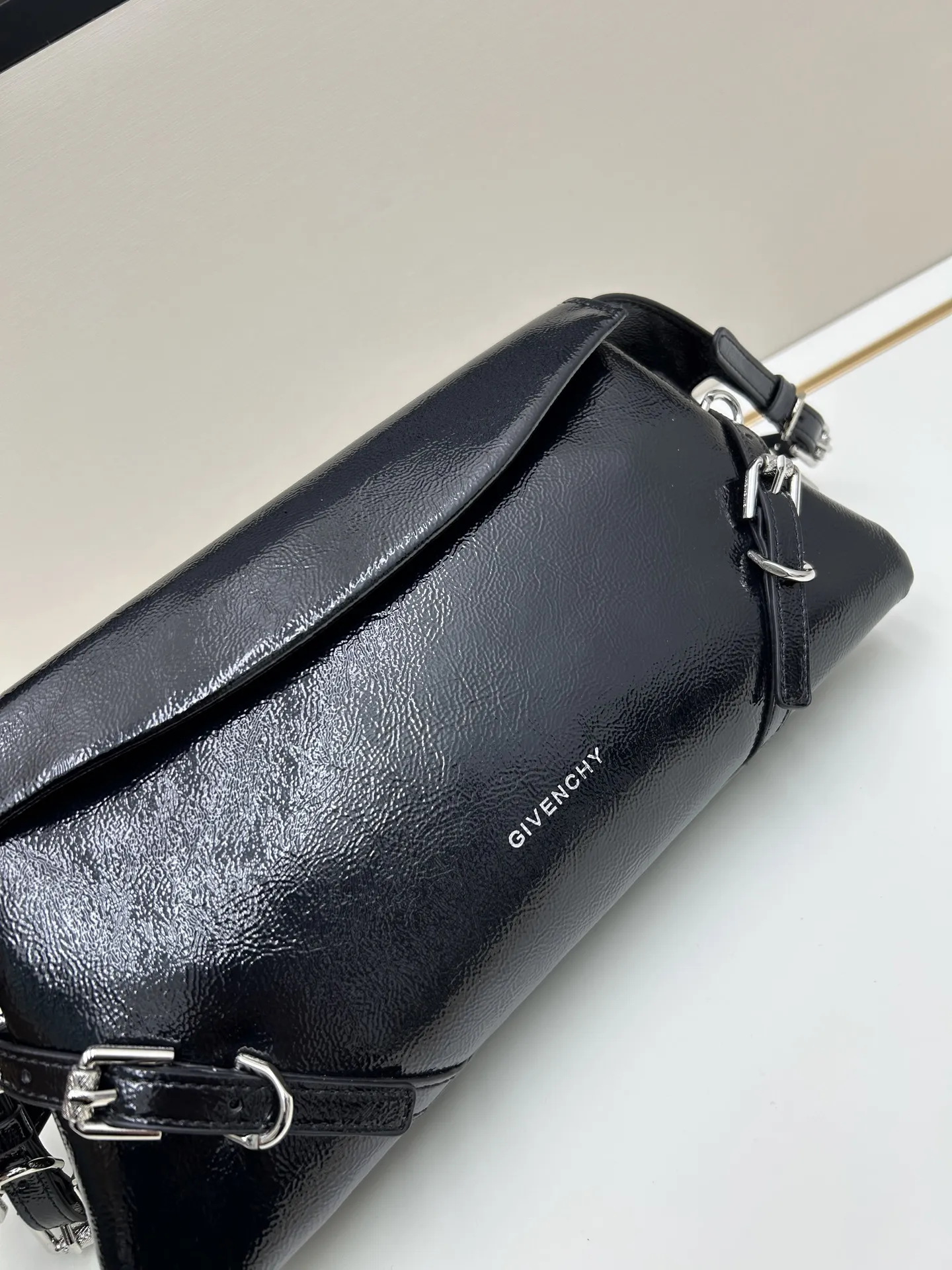 ジバンシィ ブラック ヴォユシリーズ ショルダーバッグ - 画像 (6)