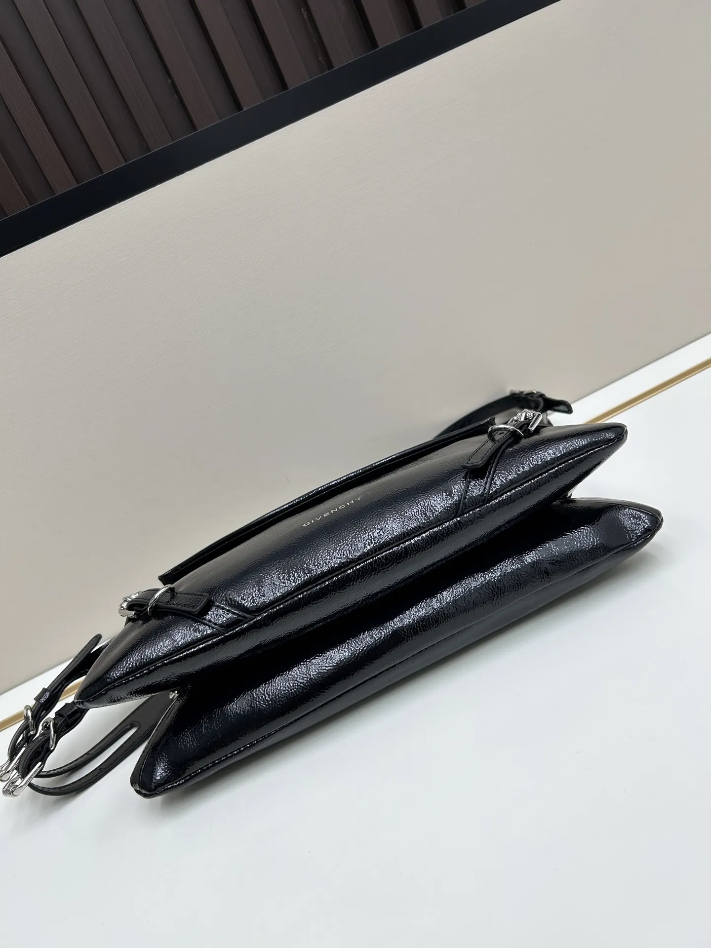 ジバンシィ ブラック ヴォユシリーズ ショルダーバッグ - 画像 (7)