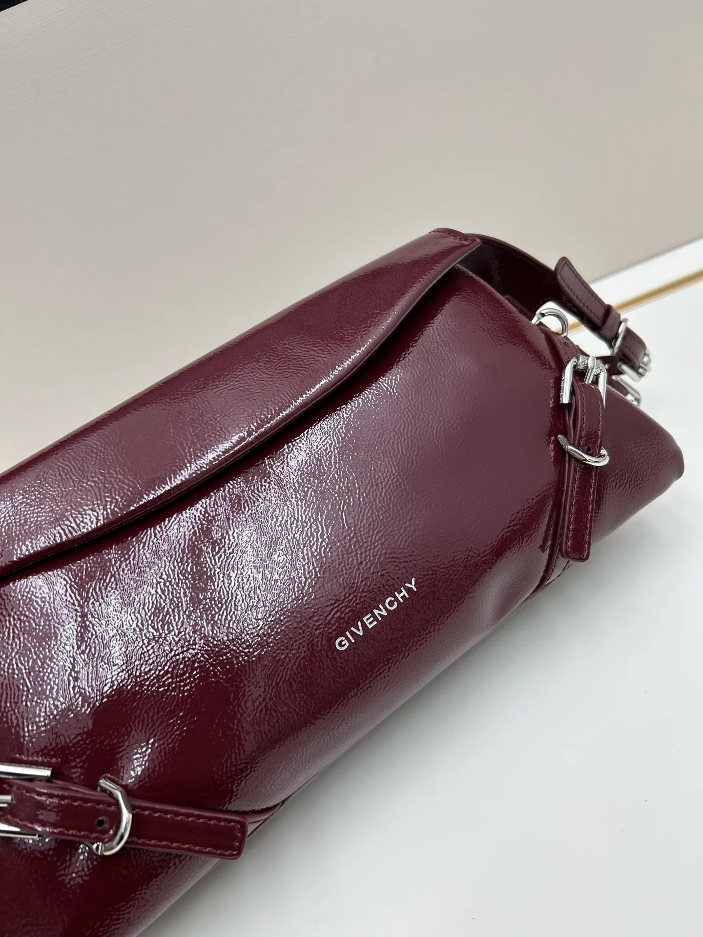GIVENCHY ボルドーVoyou小号漆面肩背包 - 画像 (6)