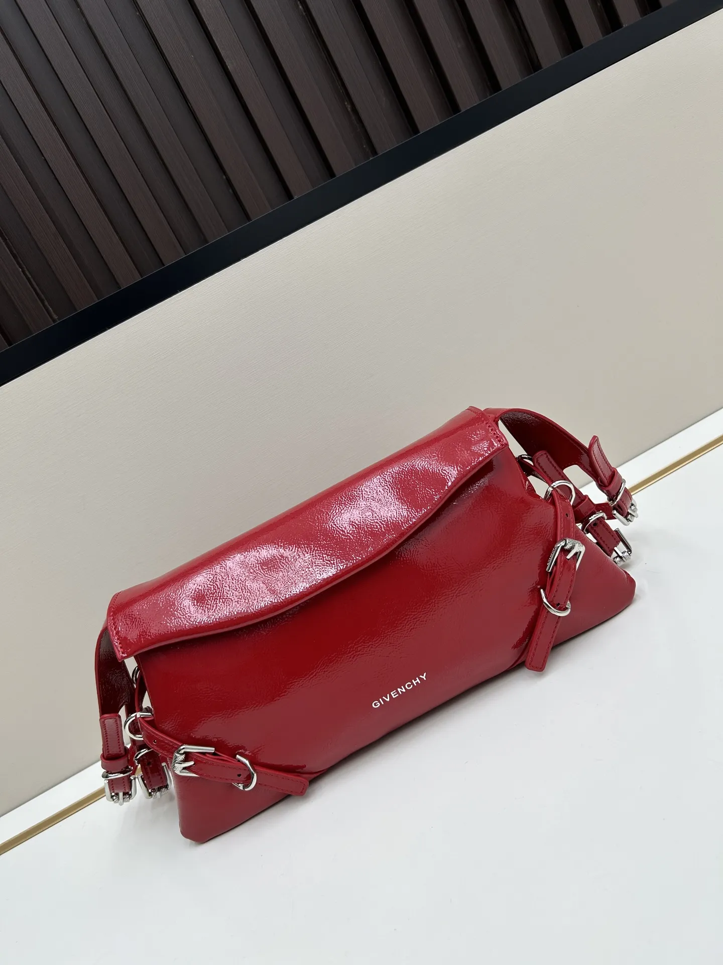 GIVENCHY レッドVoyou小号エナメルショルダーバッグ - 画像 (5)