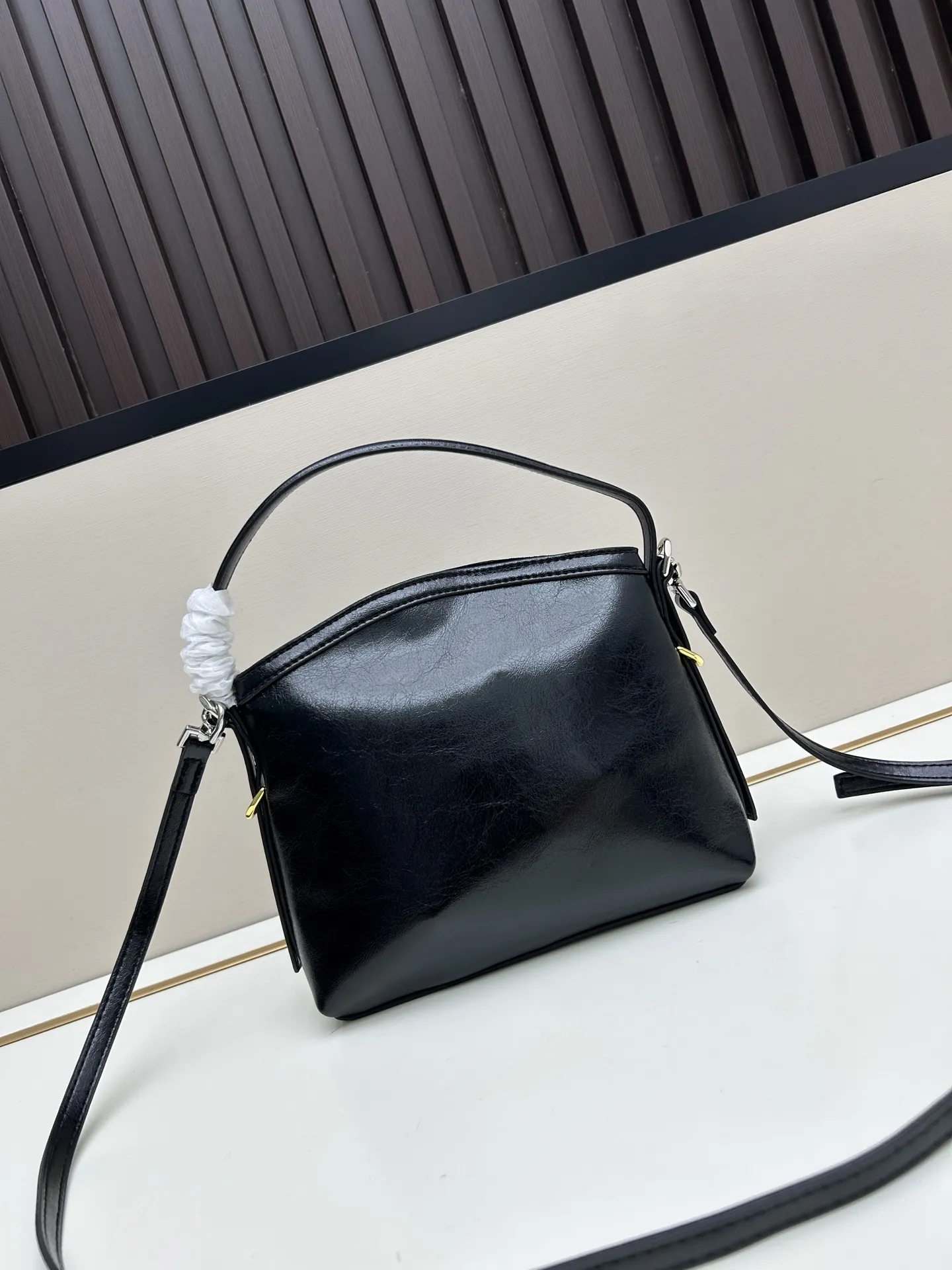 Givenchy Voyou nano ブラック ミニバッグ - 画像 (4)