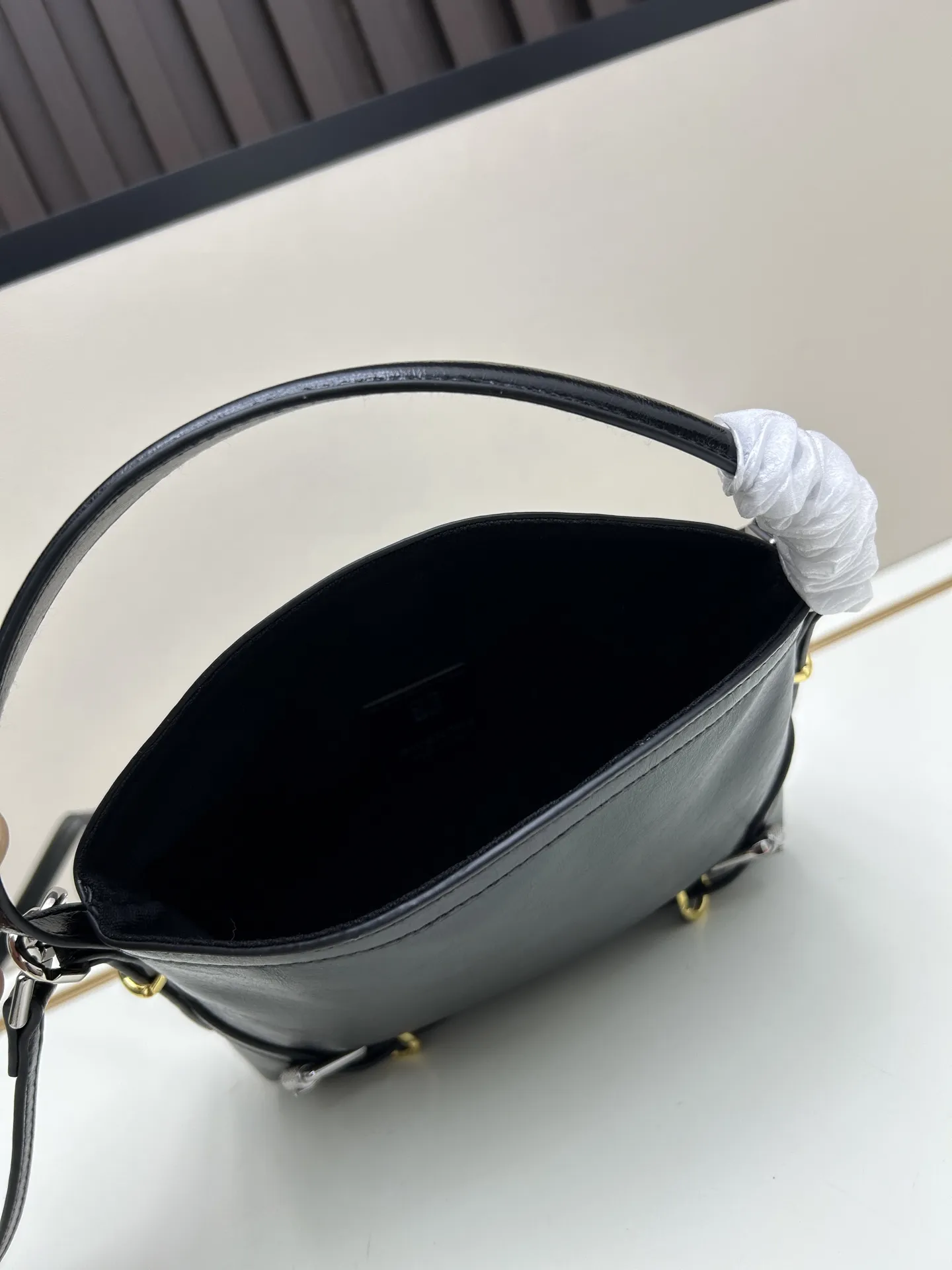 Givenchy Voyou nano ブラック ミニバッグ - 画像 (8)