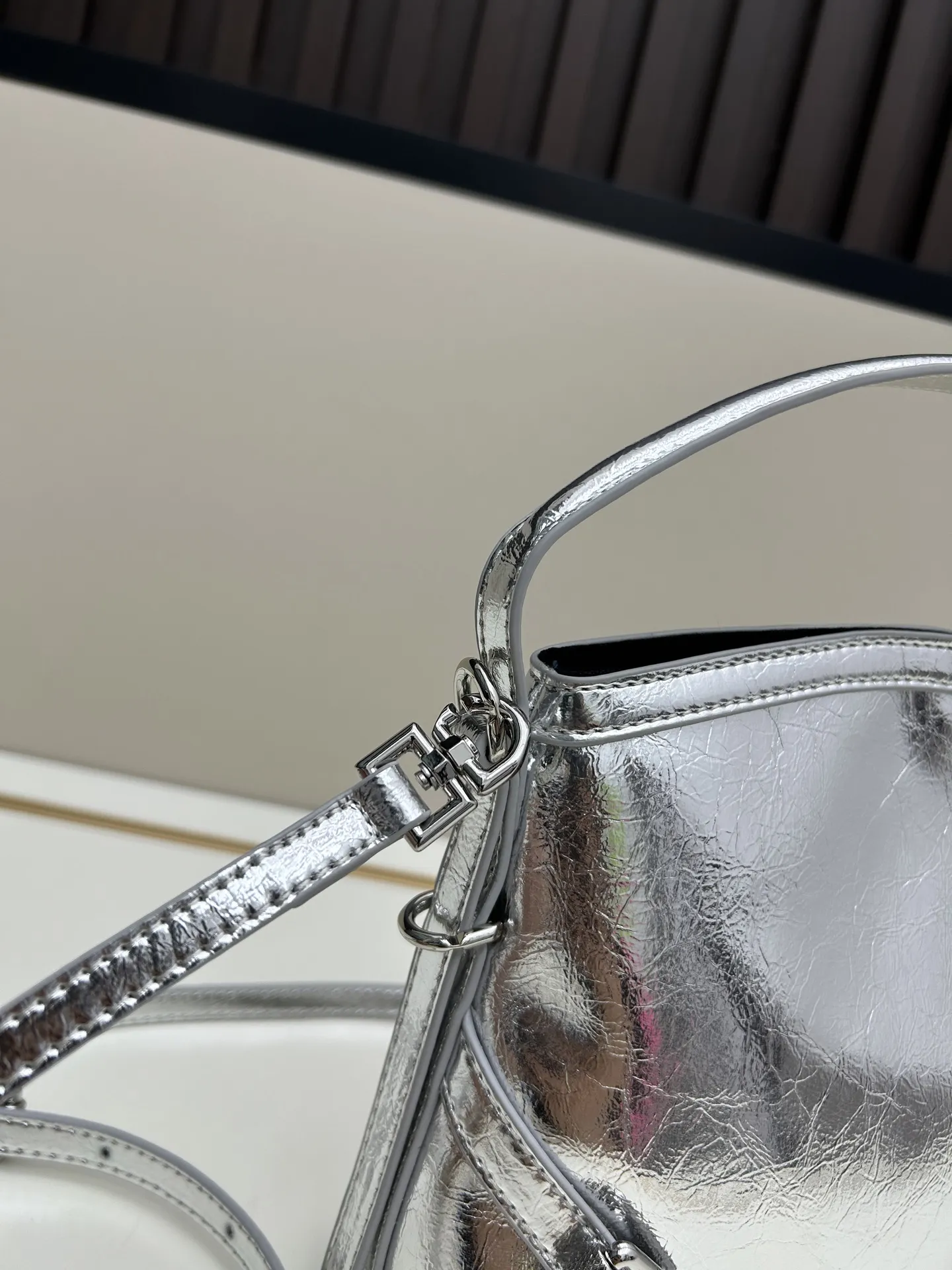 Givenchy Voyou nano シルバー ミニバッグ - 画像 (7)