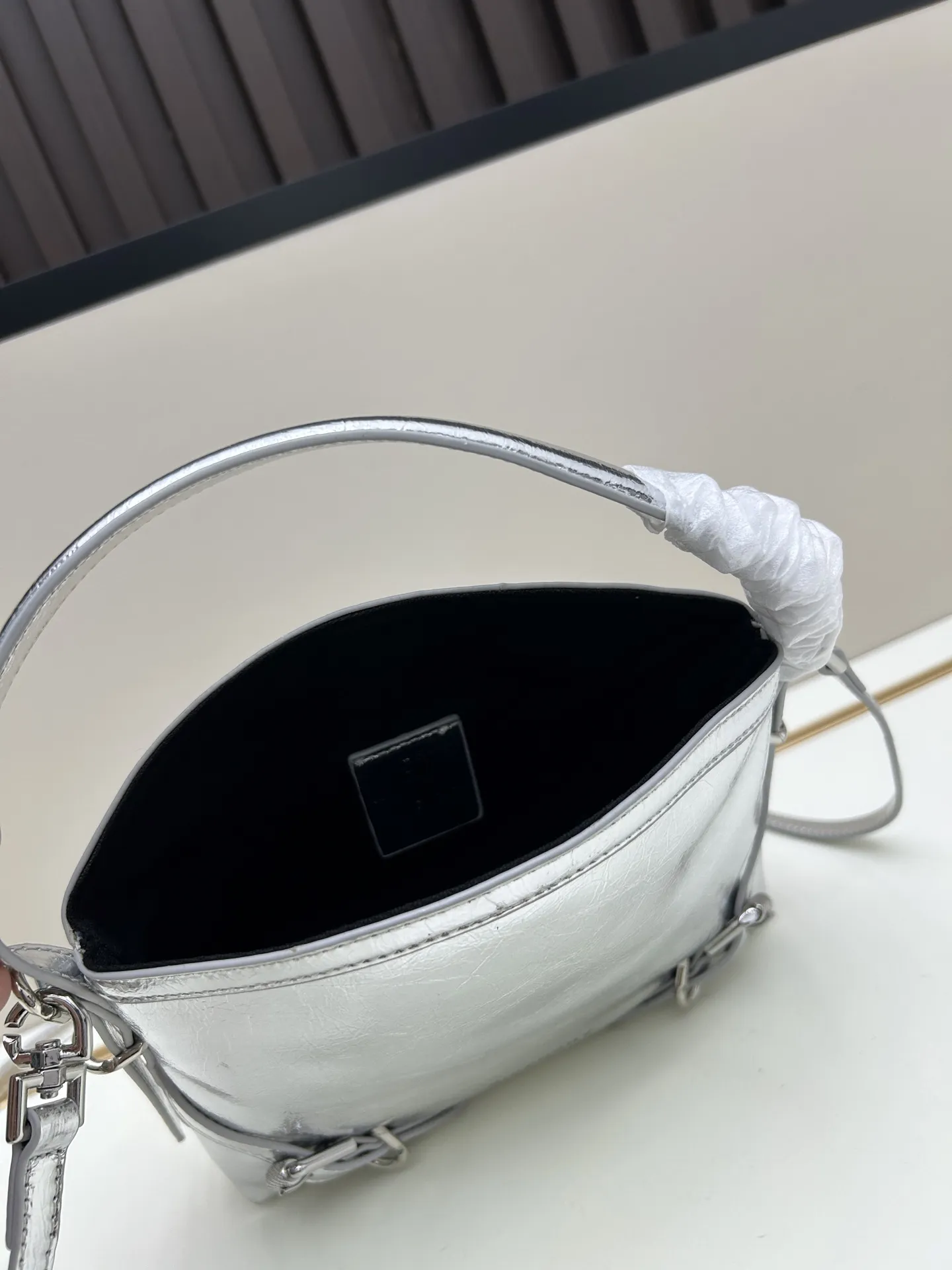 Givenchy Voyou nano シルバー ミニバッグ - 画像 (8)