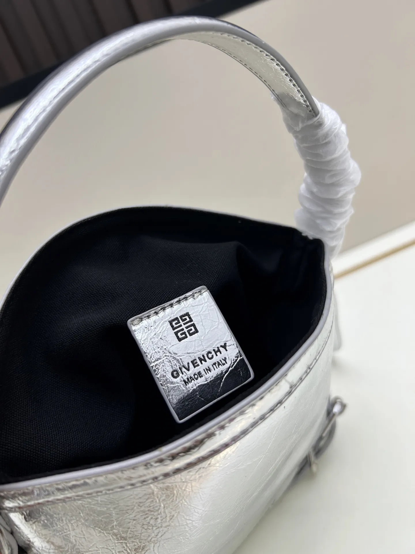 Givenchy Voyou nano シルバー ミニバッグ - 画像 (9)