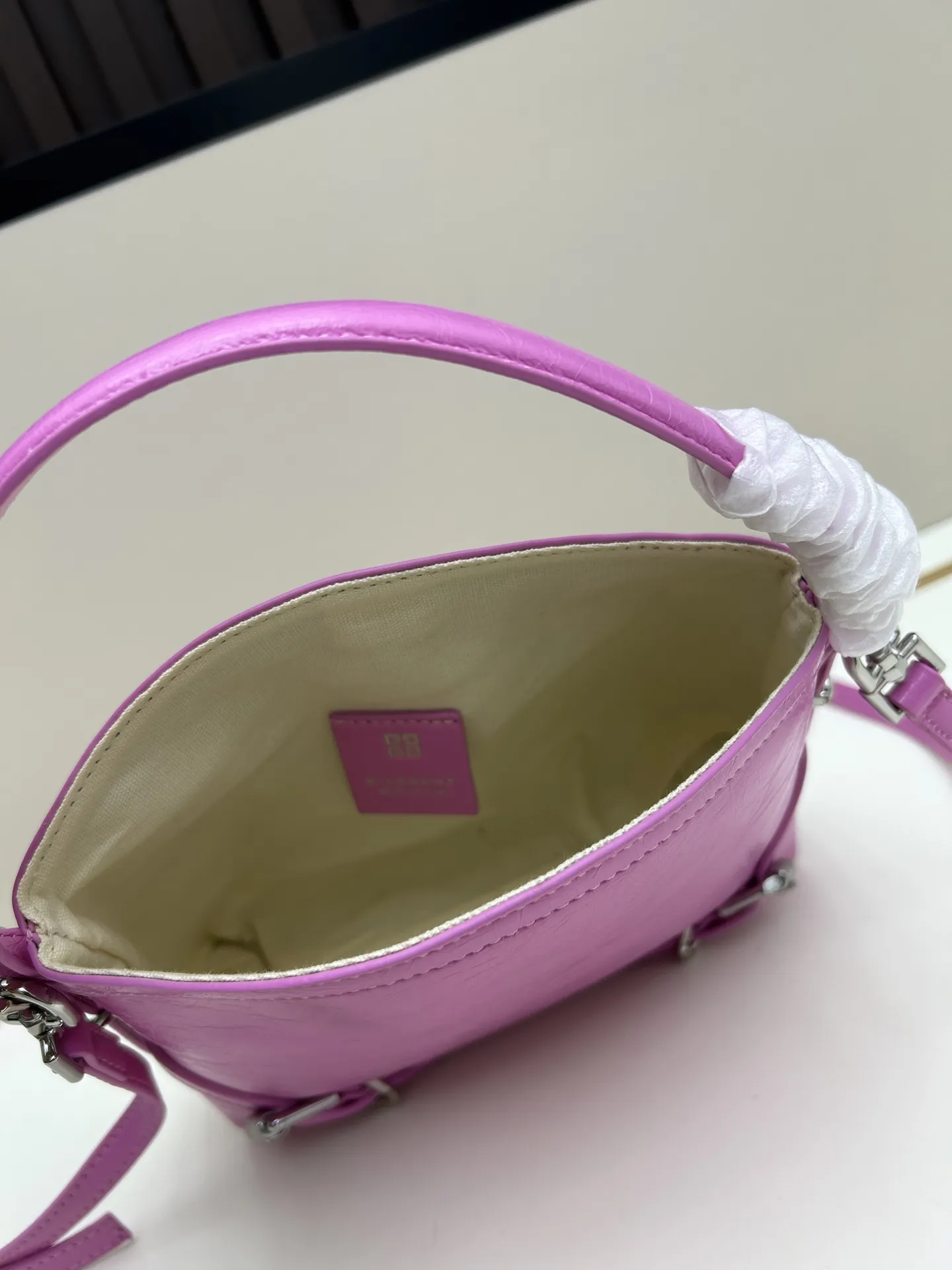 Givenchy ピンク Voyou nano ミニバッグ - 画像 (8)