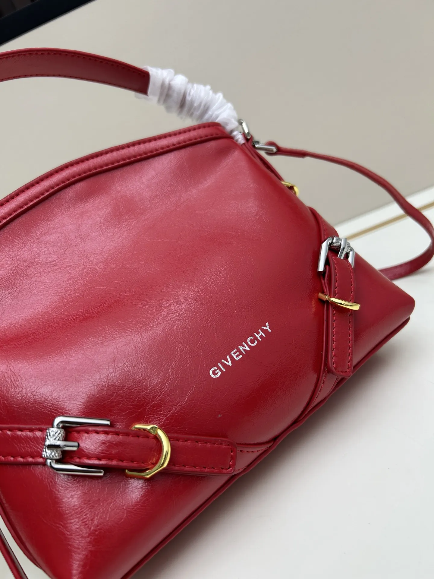 Givenchy Voyou nano レッド ミニバッグ - 画像 (5)