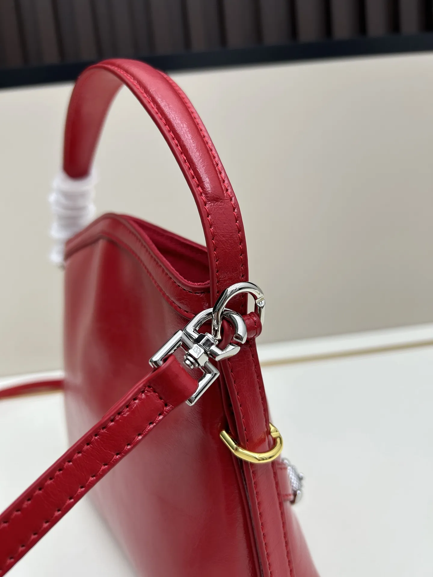 Givenchy Voyou nano レッド ミニバッグ - 画像 (6)