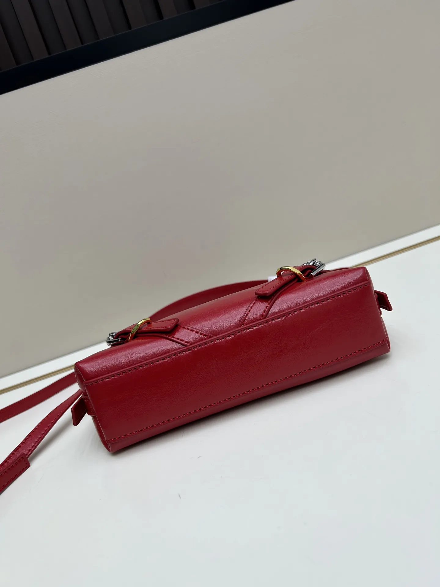 Givenchy Voyou nano レッド ミニバッグ - 画像 (7)