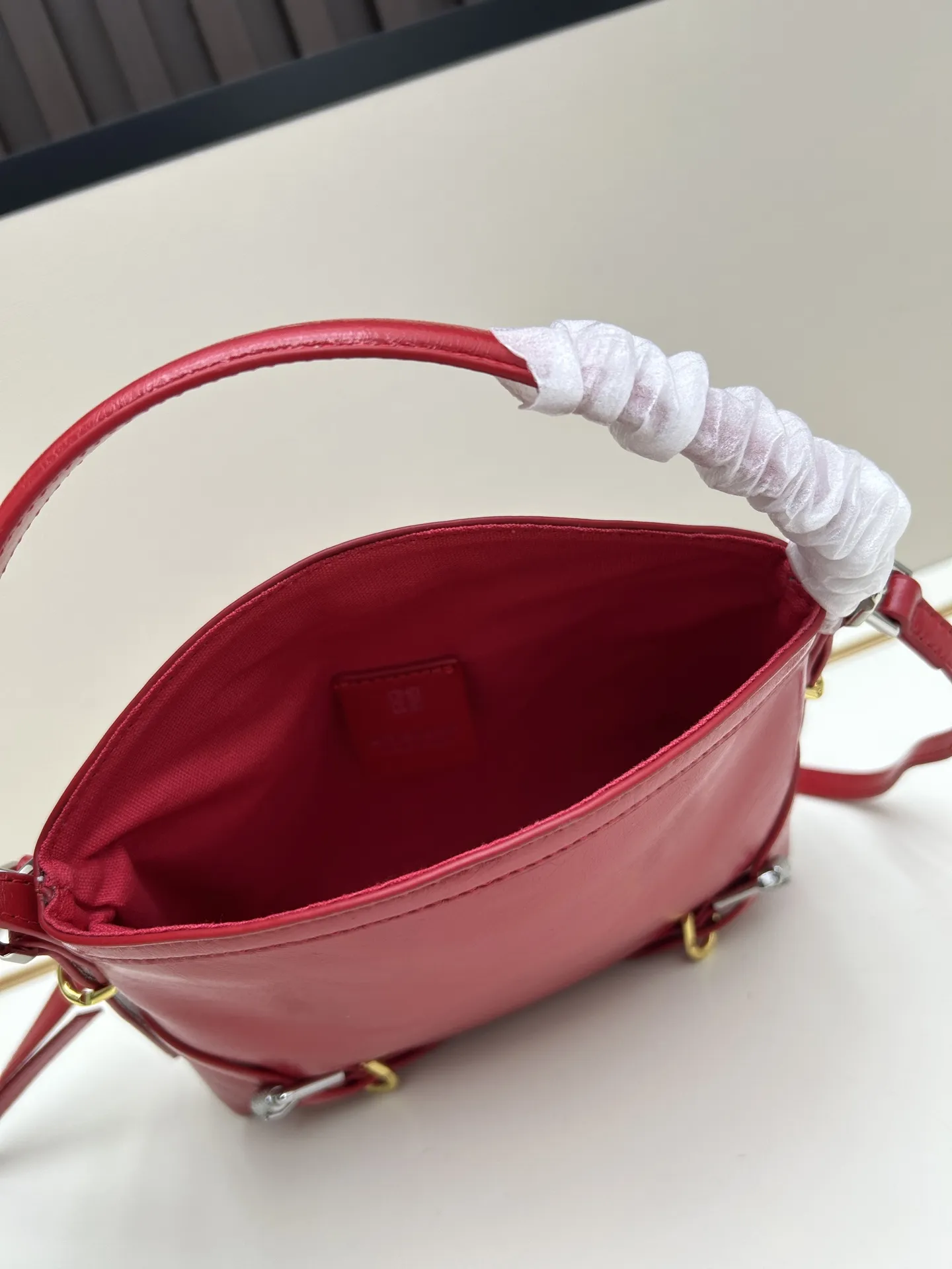 Givenchy Voyou nano レッド ミニバッグ - 画像 (8)