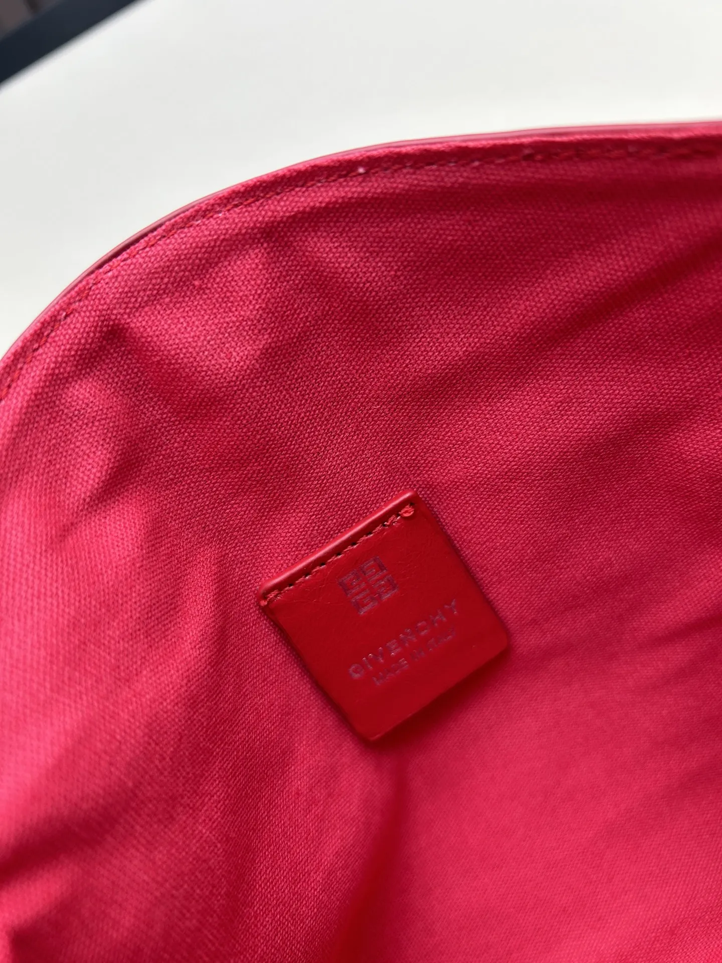 Givenchy Voyou nano レッド ミニバッグ - 画像 (9)