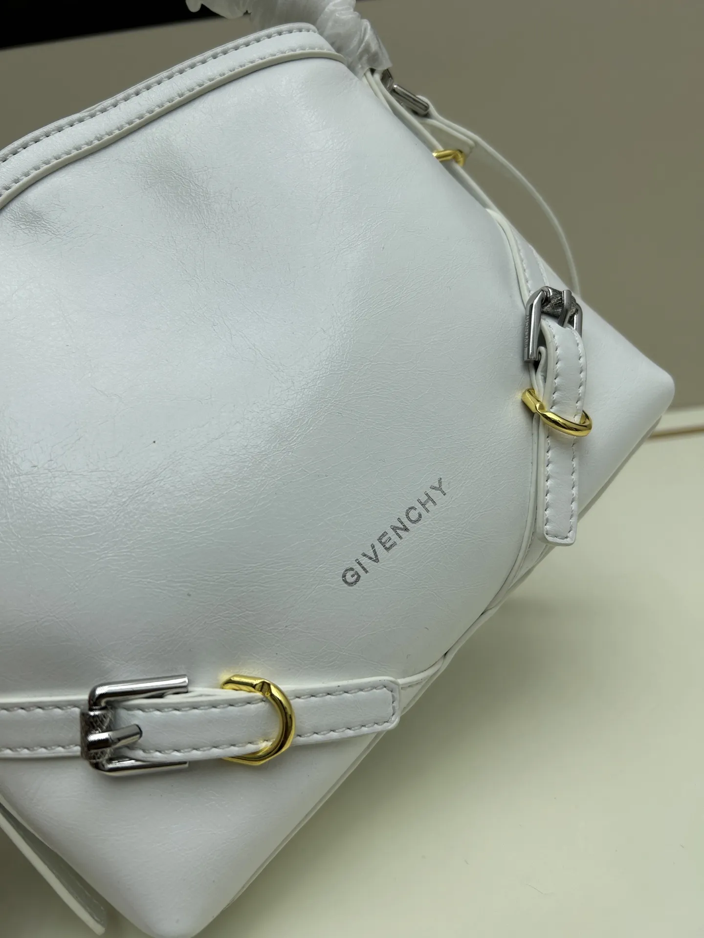 Givenchy ヴォユ ナノ ホワイト ミニバッグ - 画像 (5)