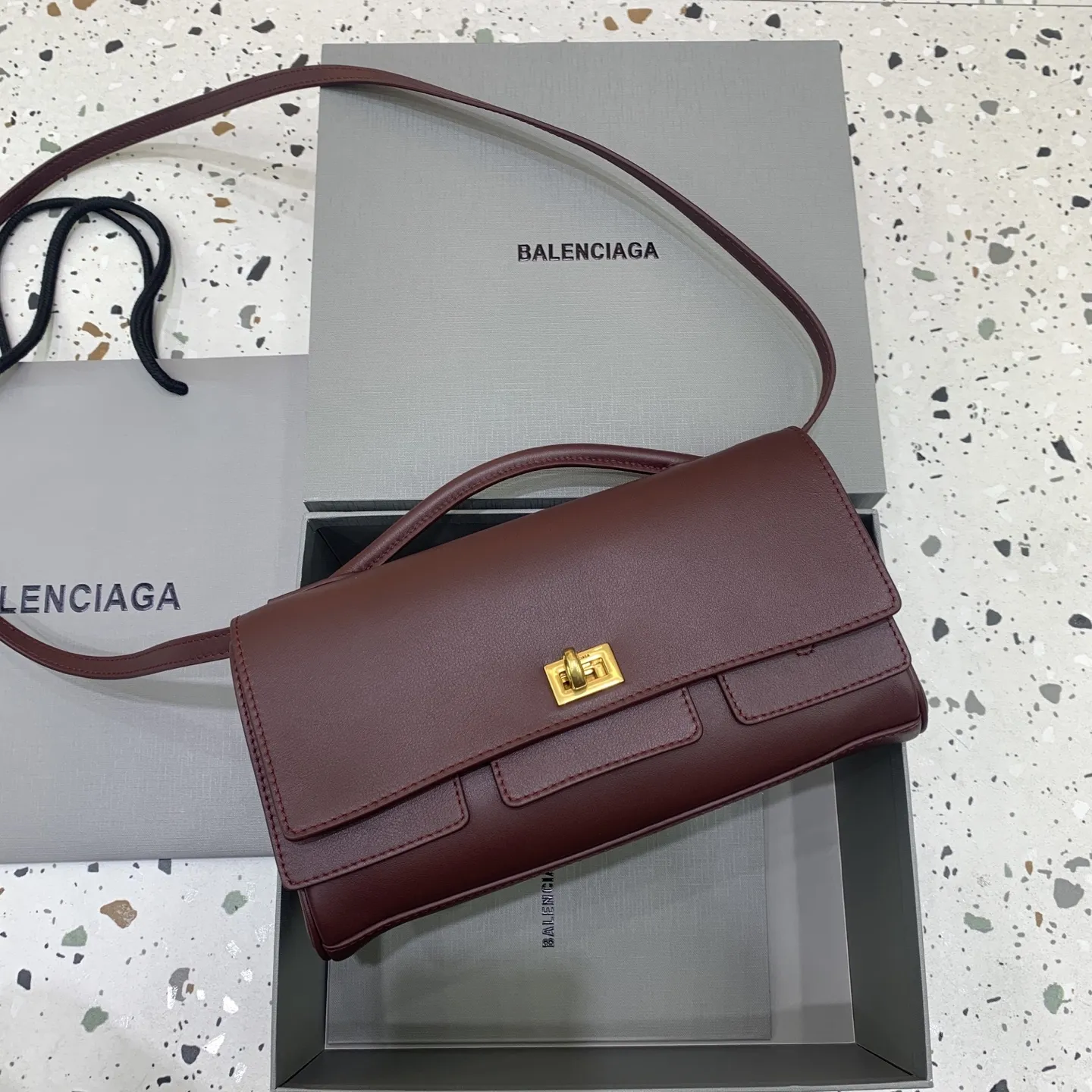 BALENCIAGA ベルエアクラッチ 枣色 翻盖手拿包