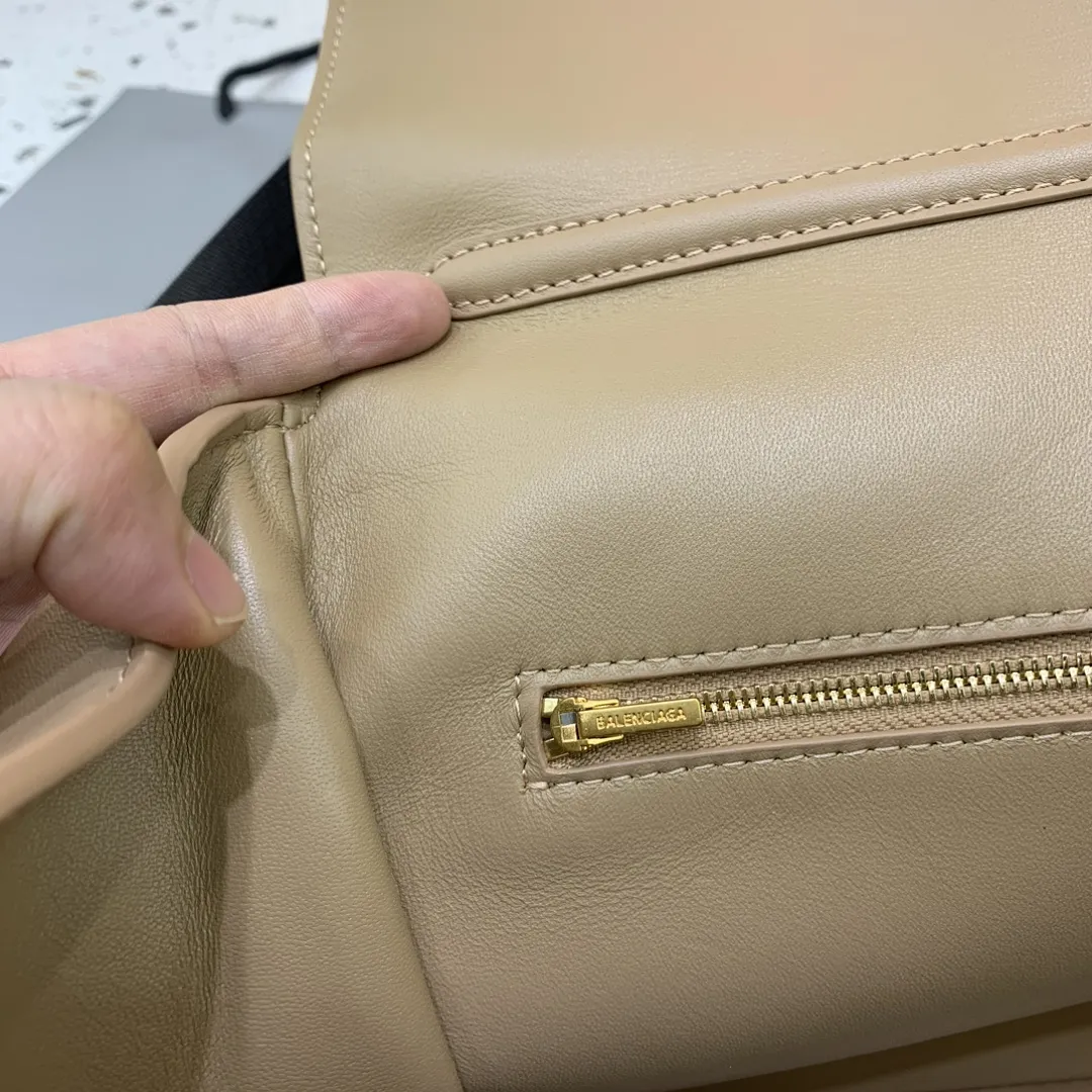 BALENCIAGAアプリコットミディアムゴールドバックルハンドバッグ - 画像 (9)