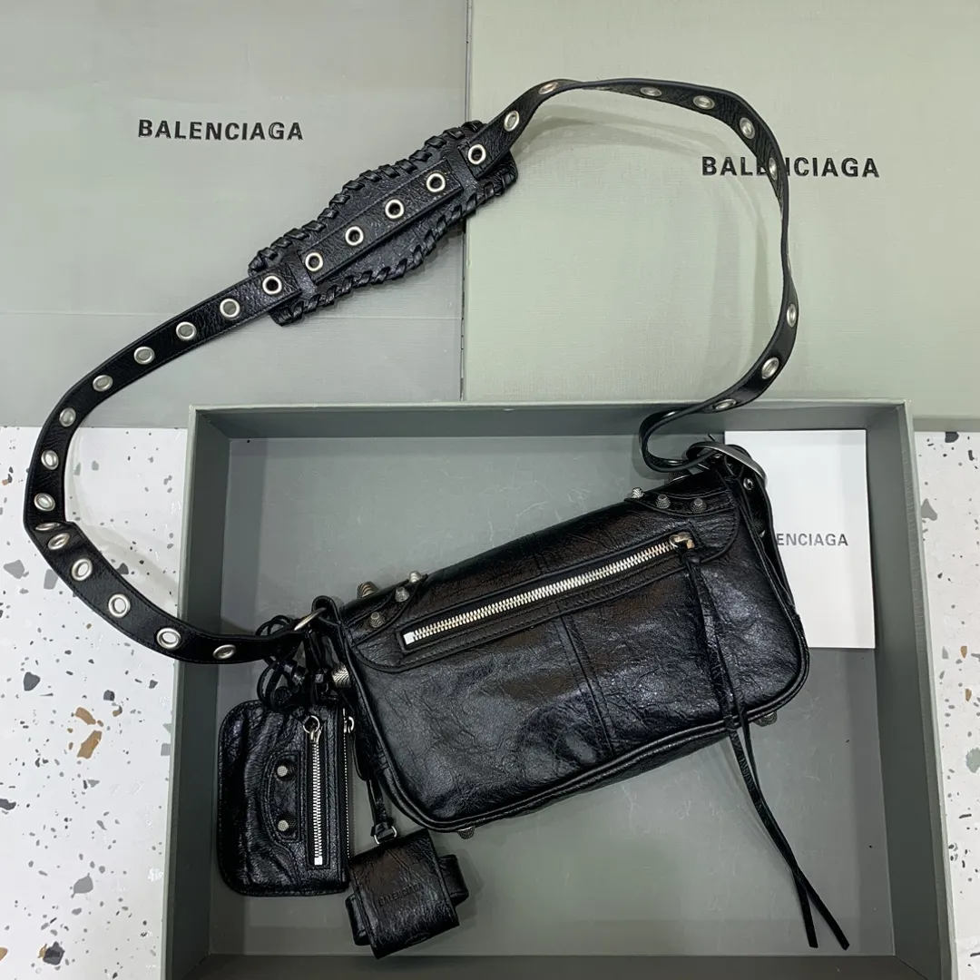 BALENCIAGA 黒 油wax 横型バイカー バッグ - 画像 (3)
