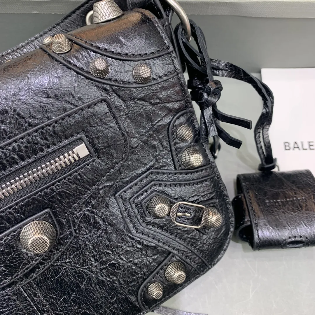 BALENCIAGA 黒 油wax 横型バイカー バッグ - 画像 (6)