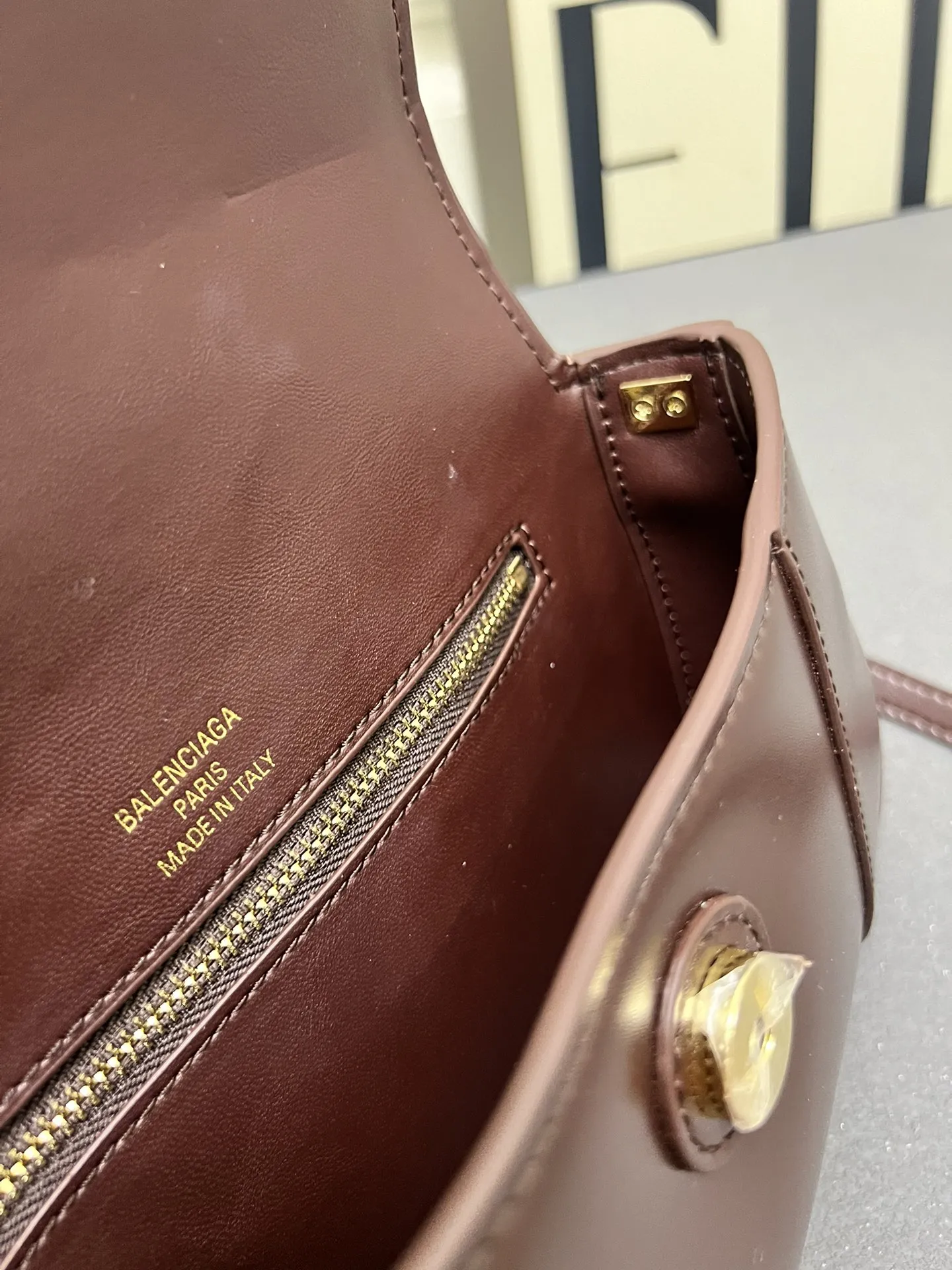 Balenciaga 2025新款 バーガンディ色 - 画像 (10)