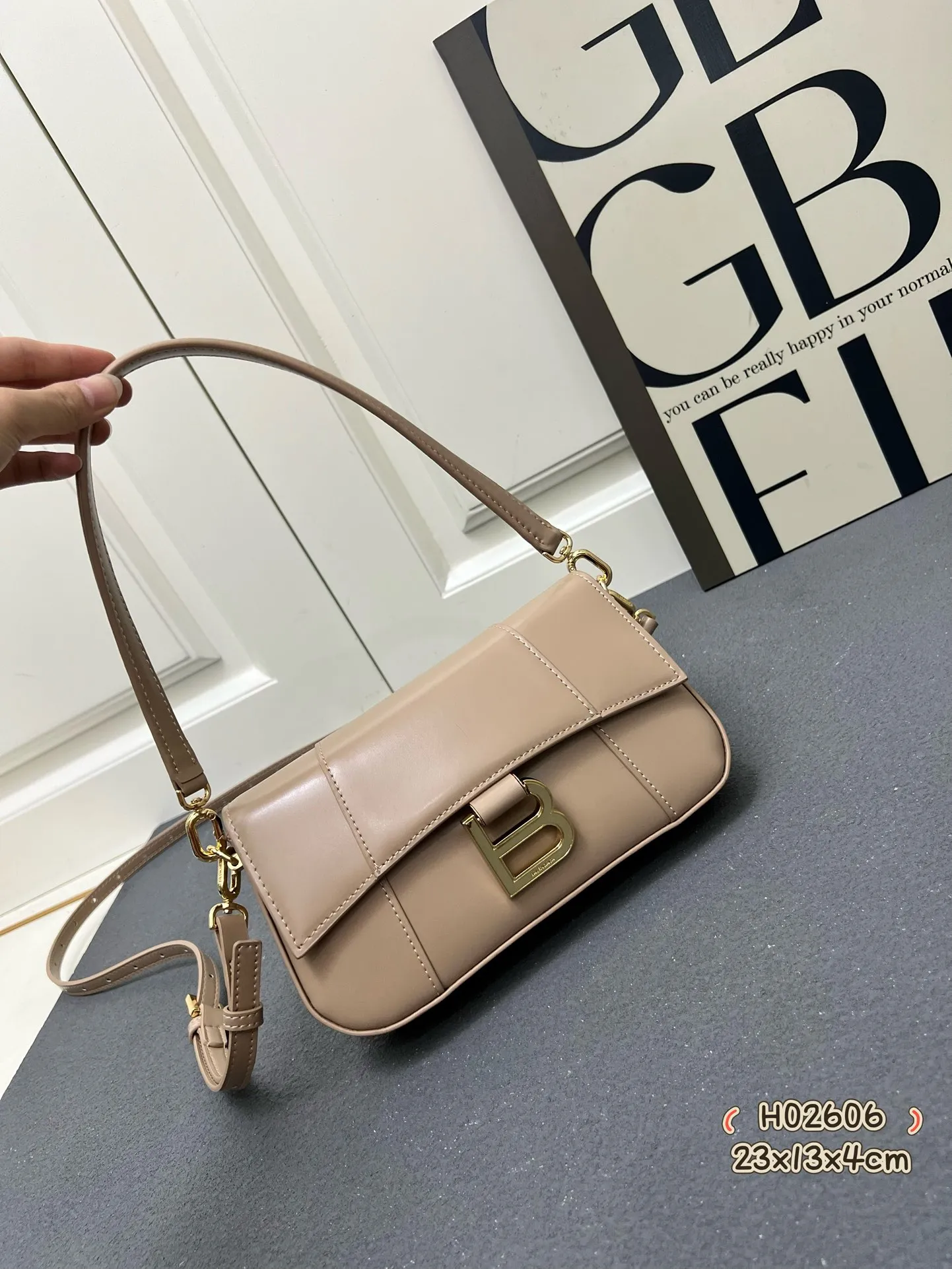 Balenciaga 2025新款ベージュ小袋H02606