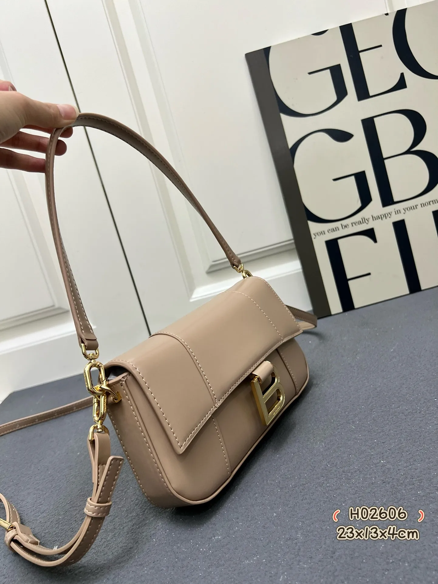 Balenciaga 2025新款ベージュ小袋H02606 - 画像 (3)