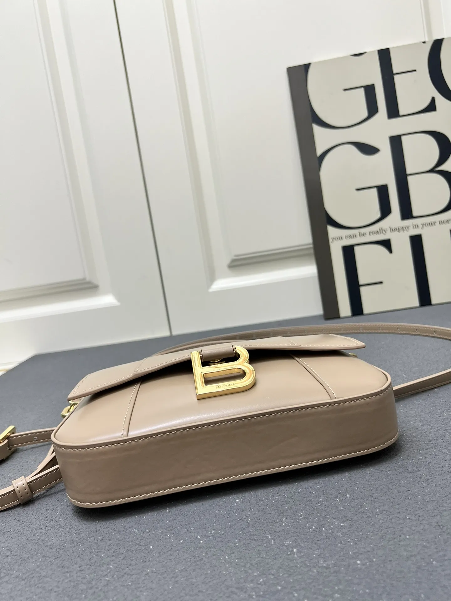 Balenciaga 2025新款ベージュ小袋H02606 - 画像 (8)